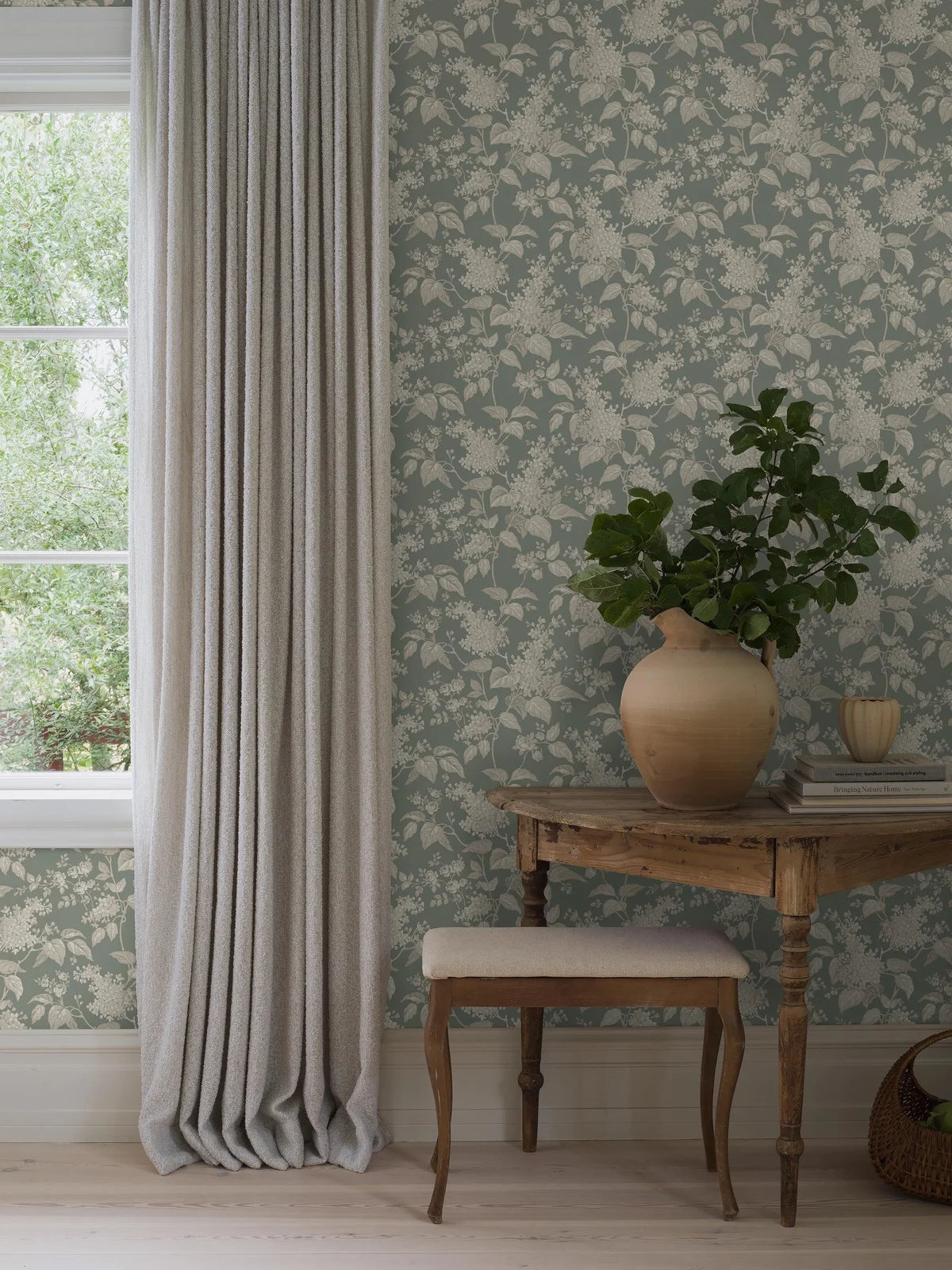 Tapete mit pflanzlichem Blumenmotiv SYREN grün mit beige