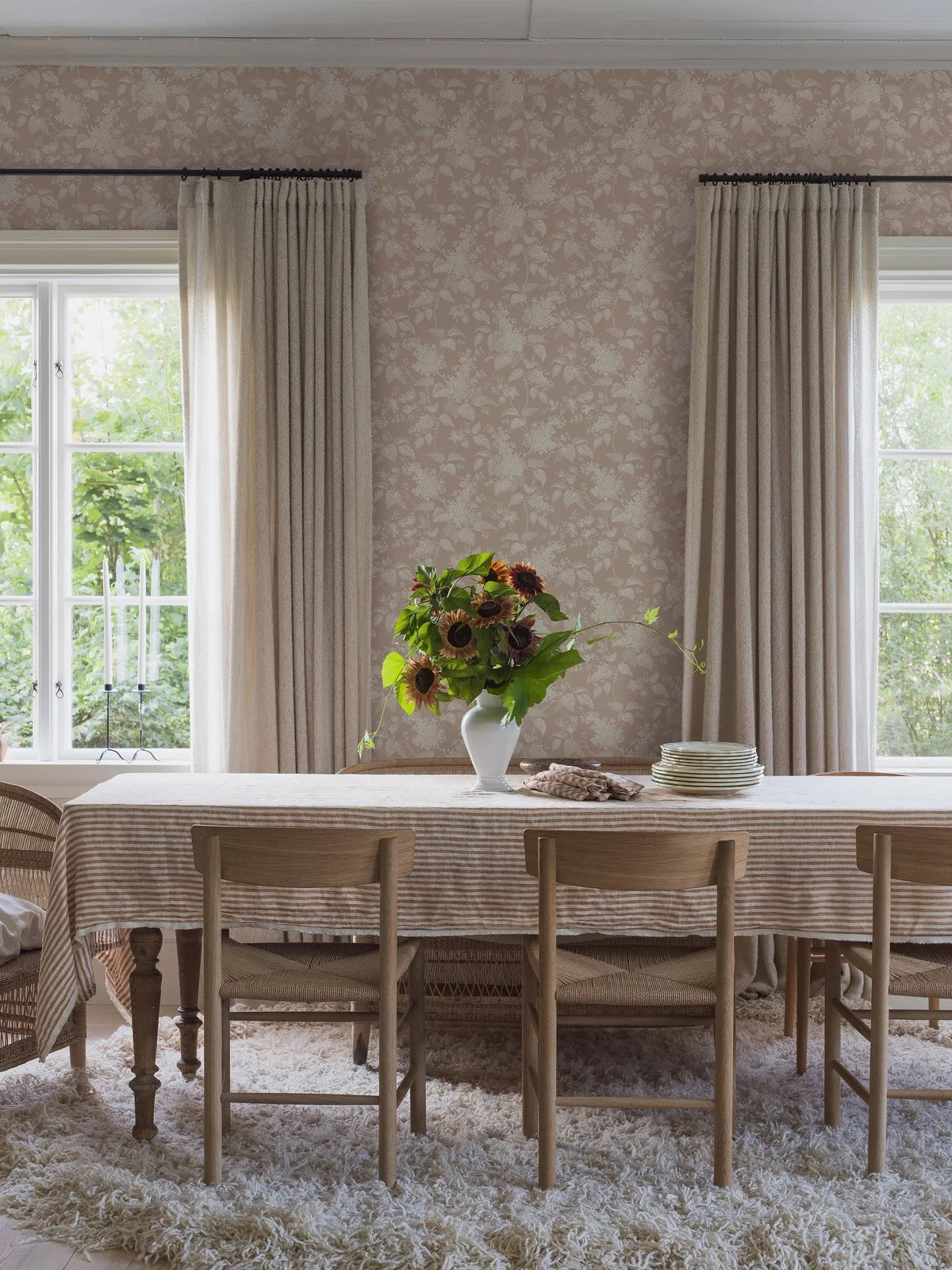 Tapete mit floralem Muster SYREN in pudrigem Rosa mit Weiß