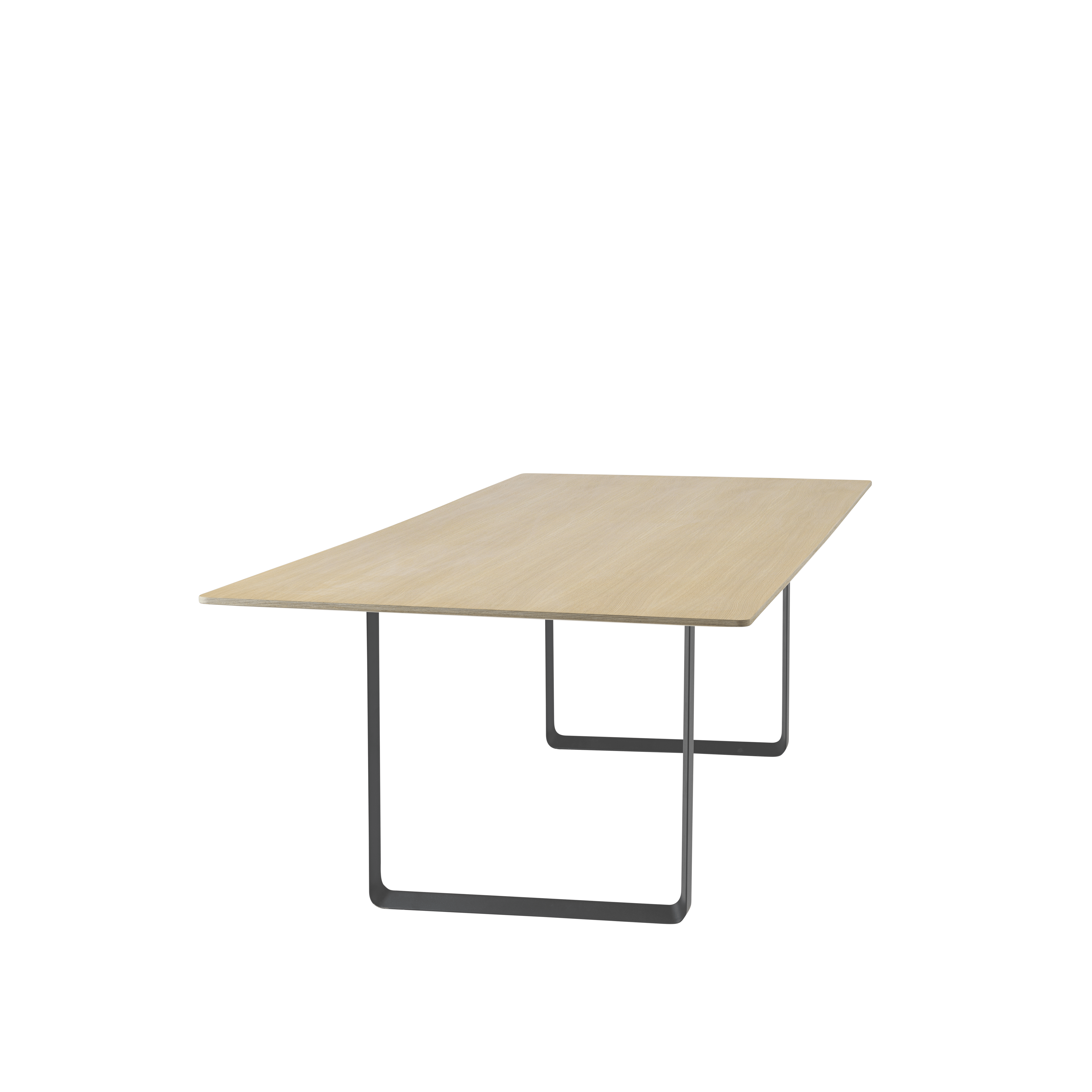Eettafel 70/70 van eikenhout met zwarte basis