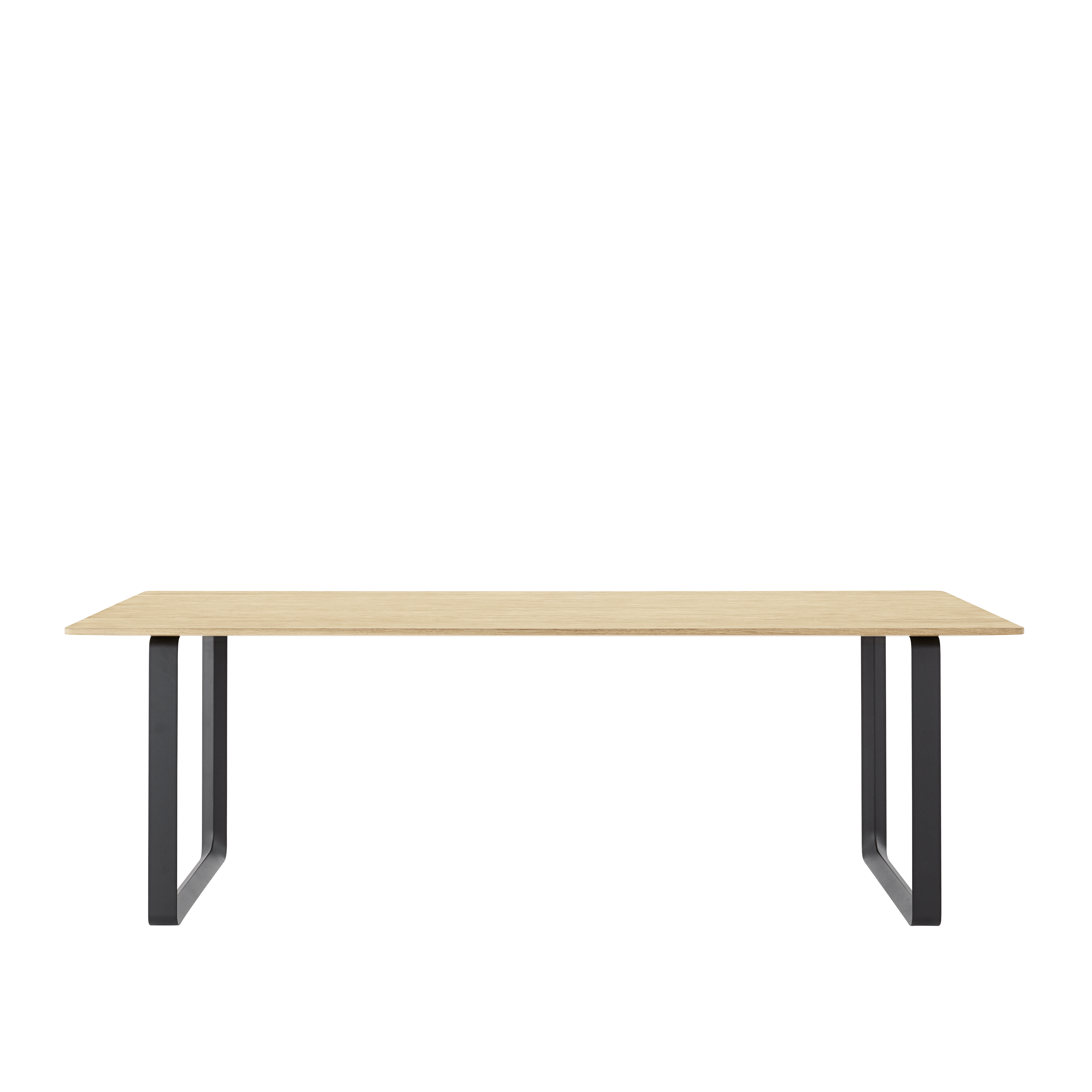 Eettafel 70/70 van eikenhout met zwarte basis