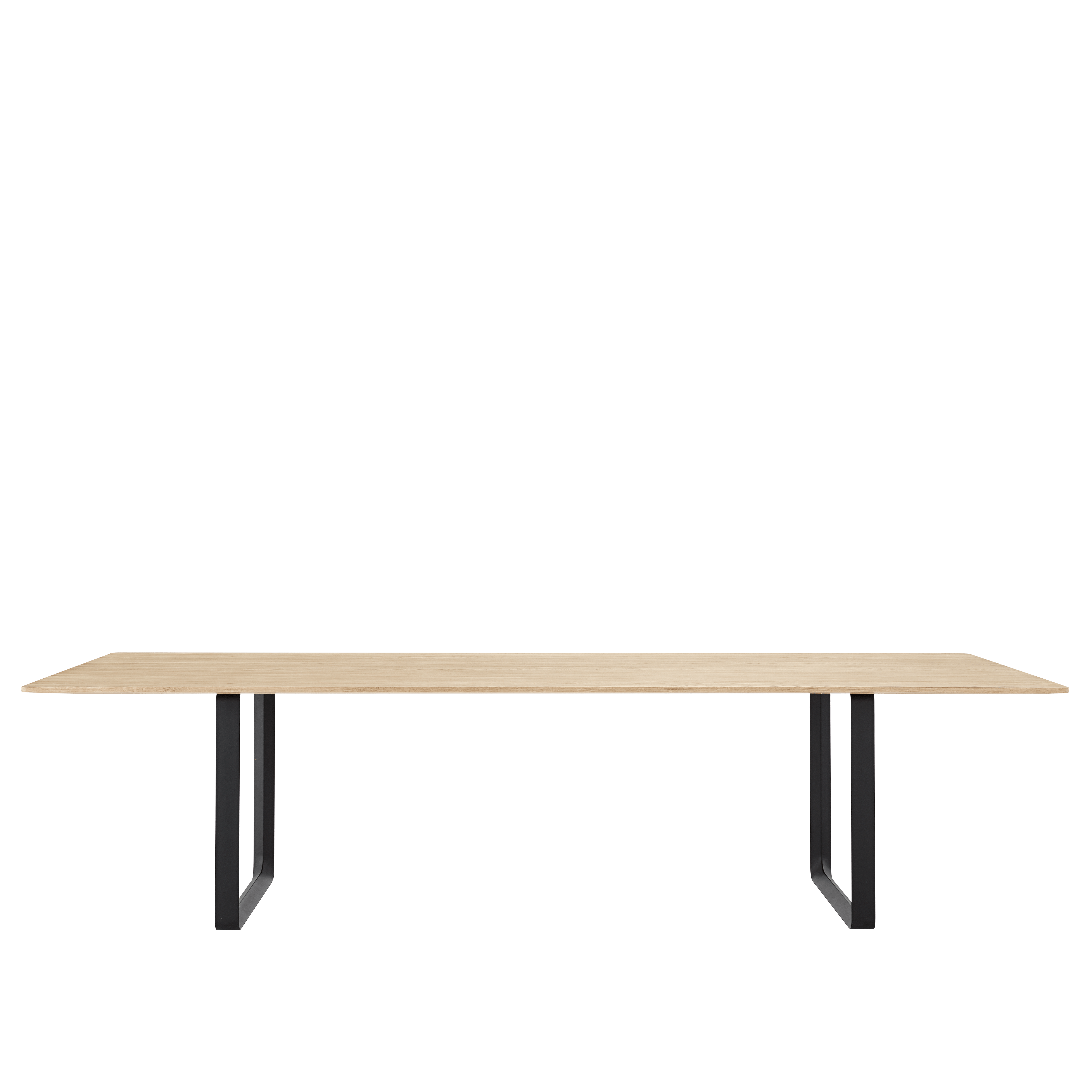 Eettafel 70/70 van eikenhout met zwarte basis