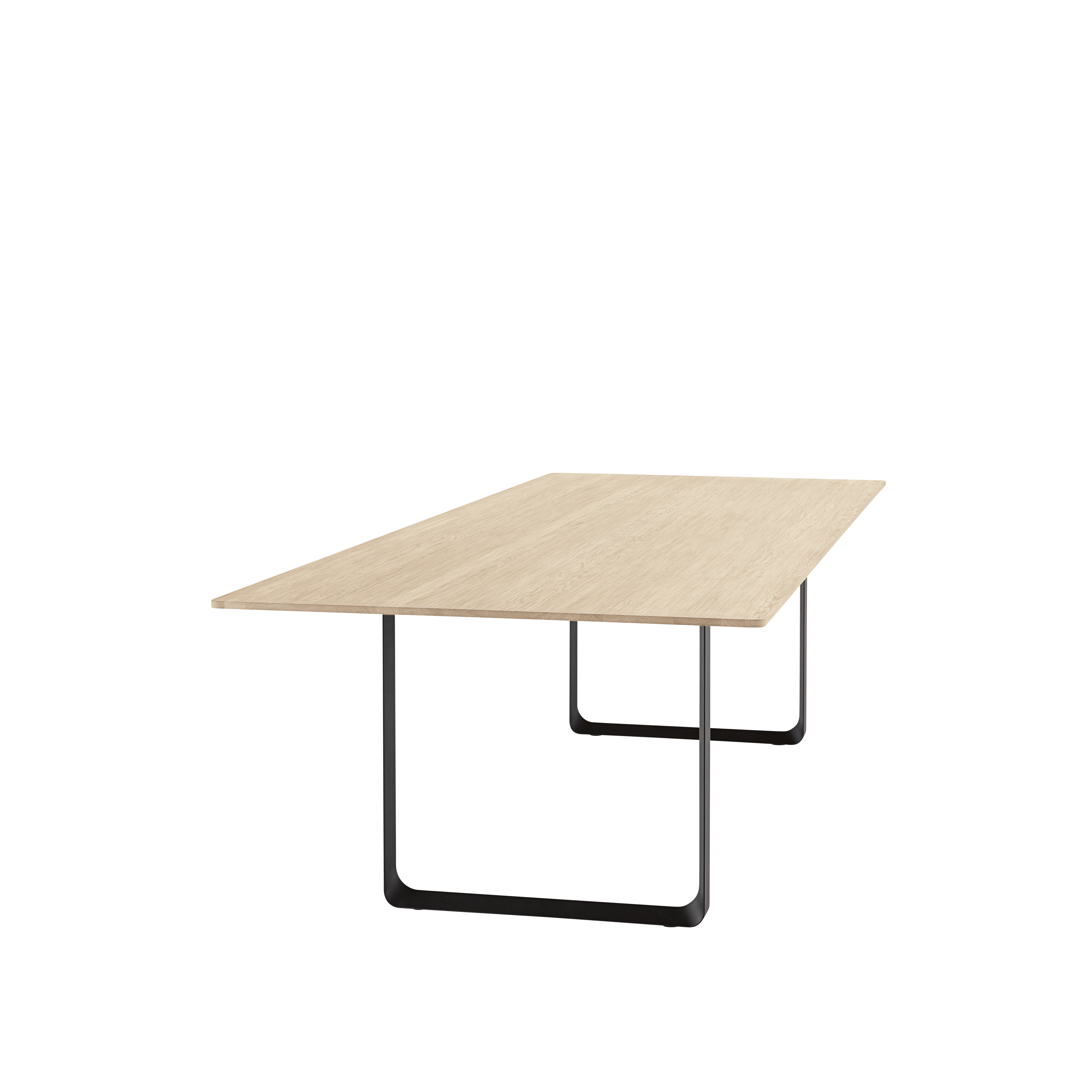 Eettafel 70/70 van eikenhout met zwarte basis