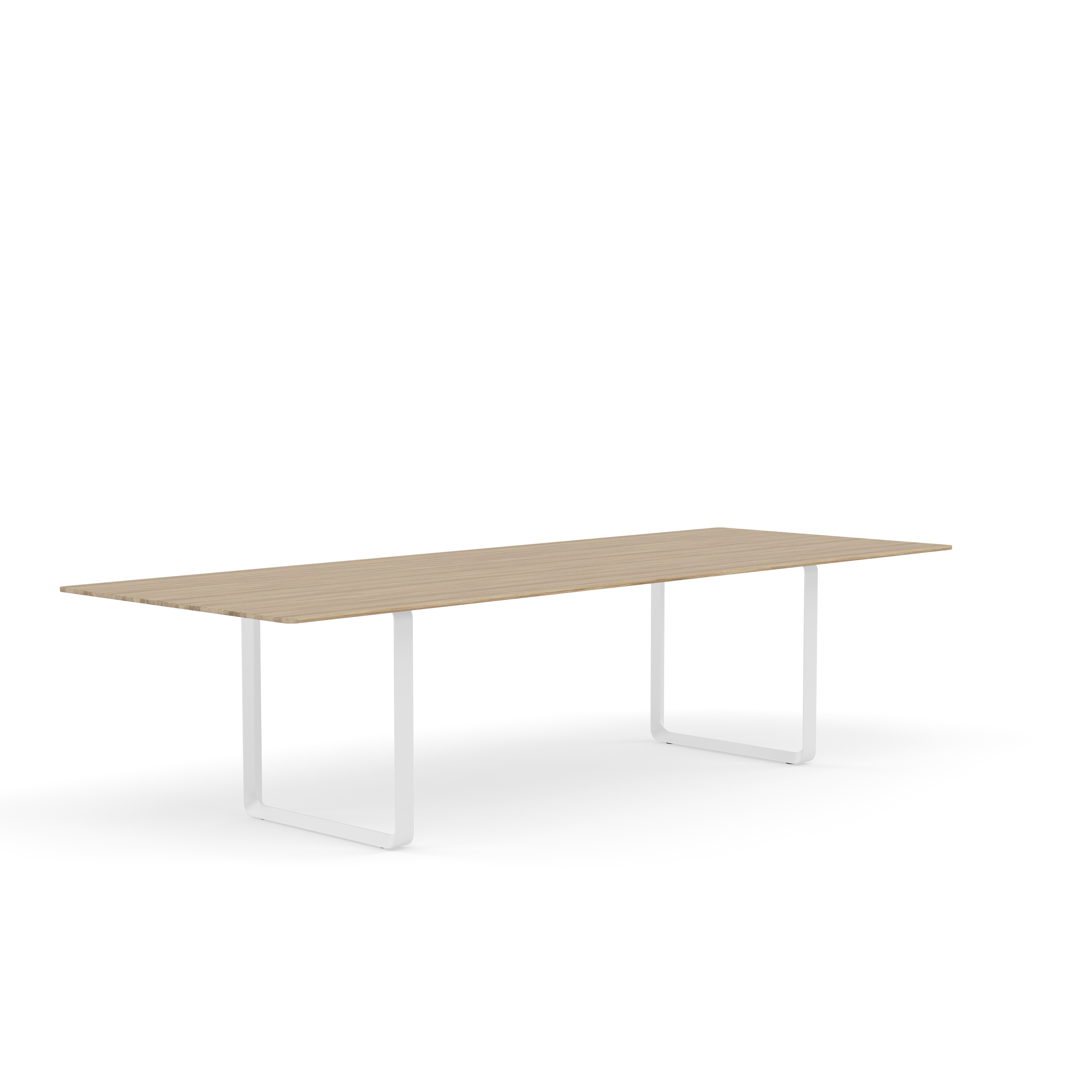 Eettafel 70/70 van eikenhout met witte basis