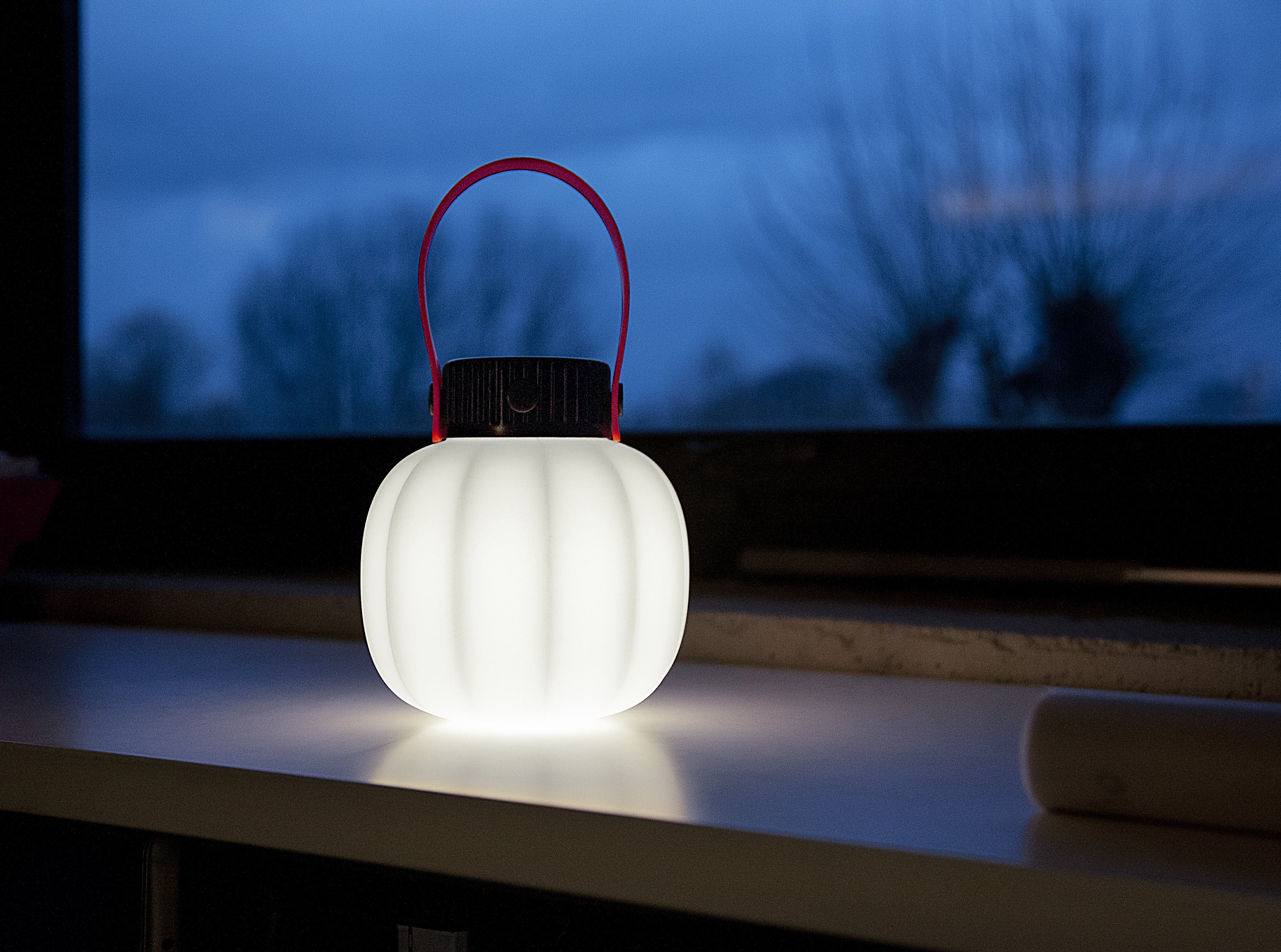 Draagbare buitenlamp KIKI wit met siliconen handvat