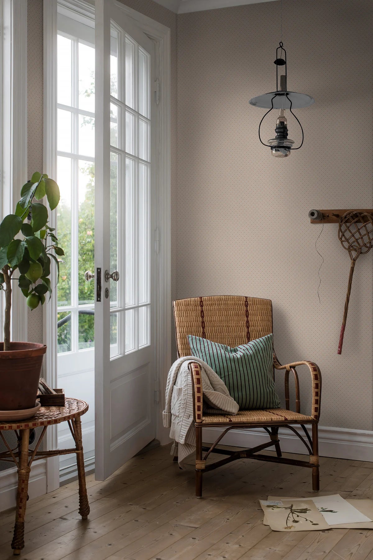 Geometrische behang met bloemenmotief DAISY bruin