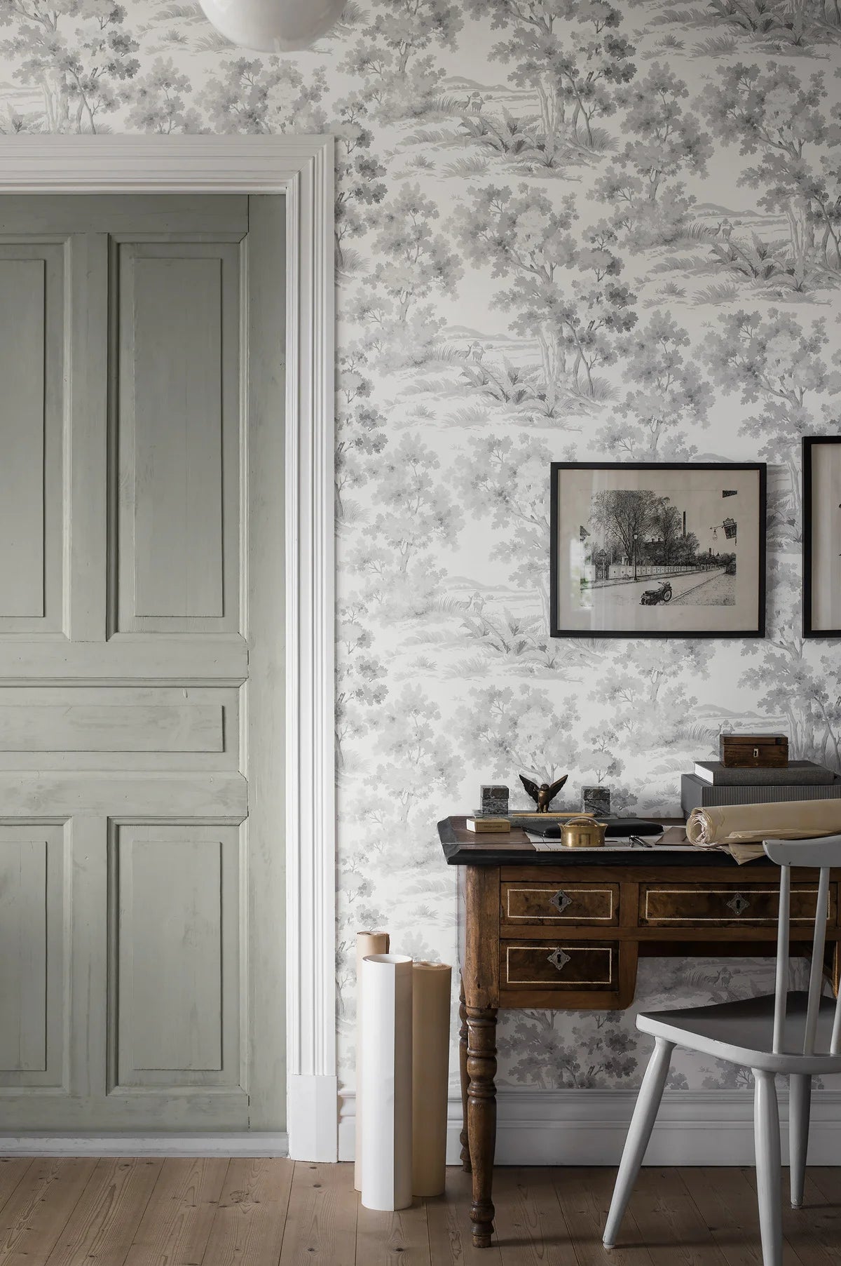 Vliesbehang met plantaardig patroon LANDLIJK OCHTEND wit met grijs