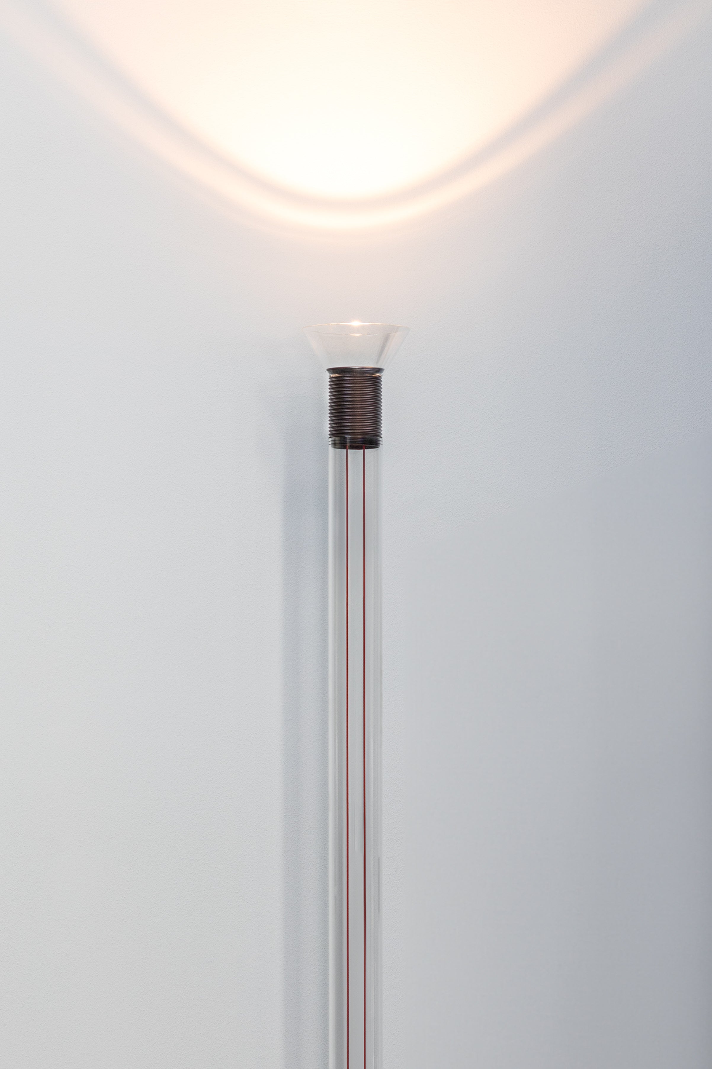 Vloerlamp DIA transparant met matte grijze elementen