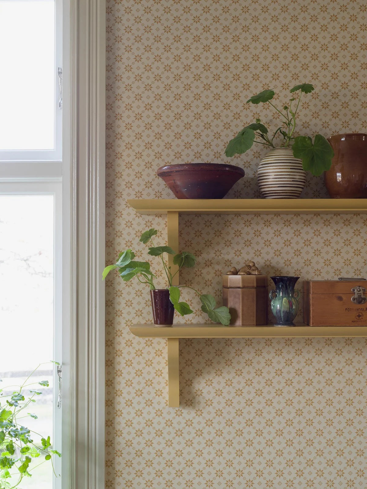 Vliesbehang met geometrisch patroon STELLA lichtbeige met geel