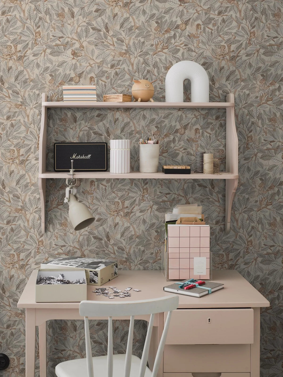 Kinderbehang met een sprookjesachtig feeënmotief FAIRIES beige