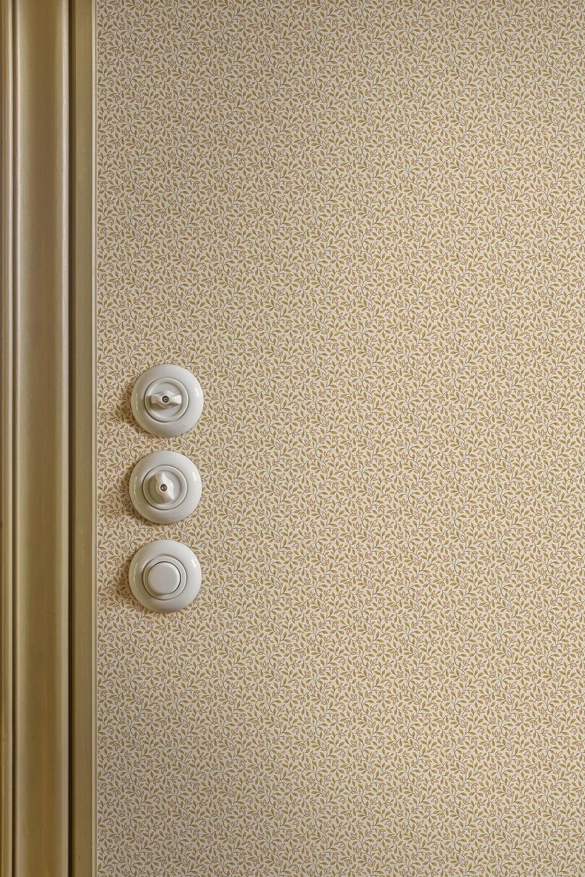 Behang met plantenmotief IDA geel met wit