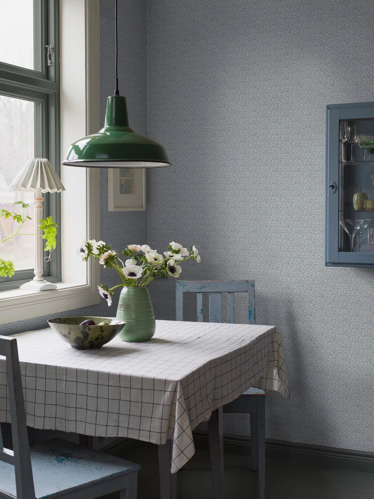Tapete mit Pflanzenmotiv IDA blau mit Weiß