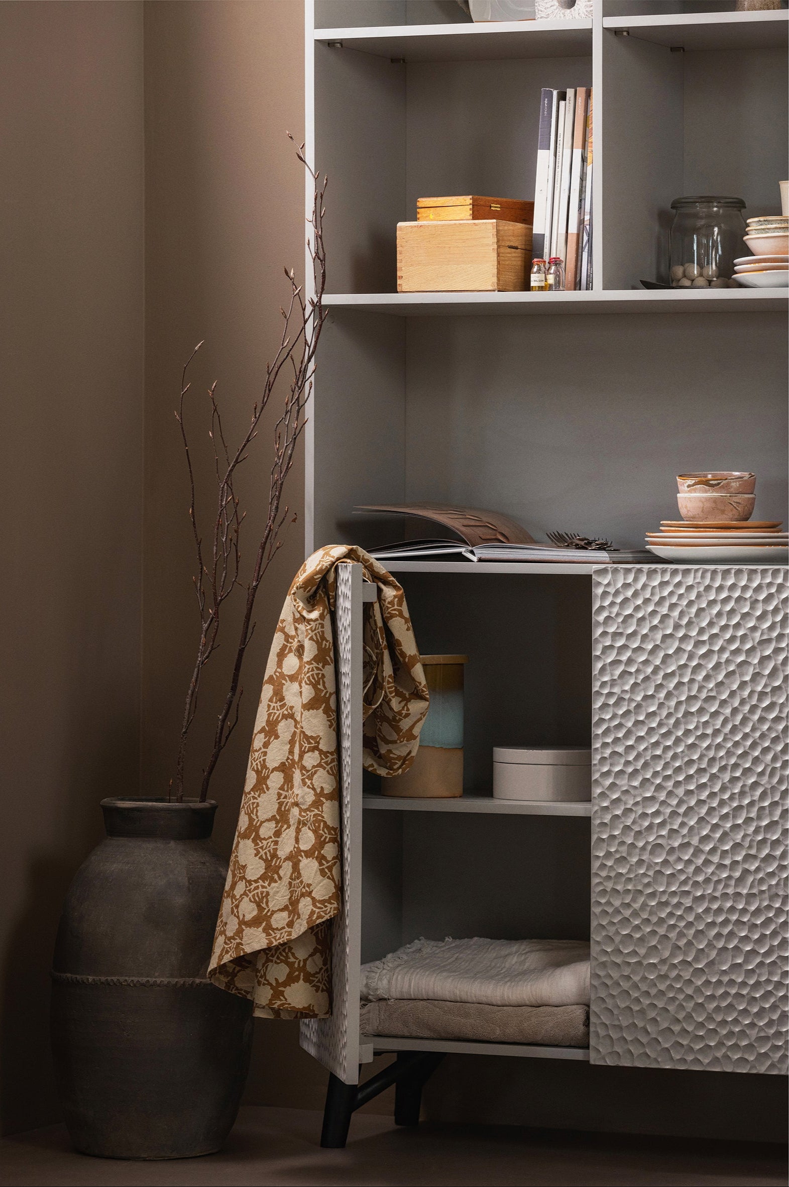 Regal CARVED graues Mangoholz