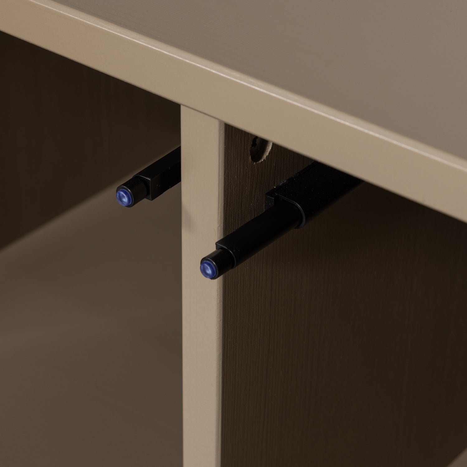 Turner Khaki -Bank mit Aufbewahrung