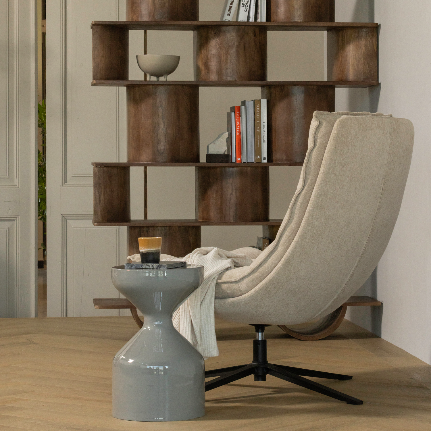 Drehstuhl mit Fußstütze KUBE beige