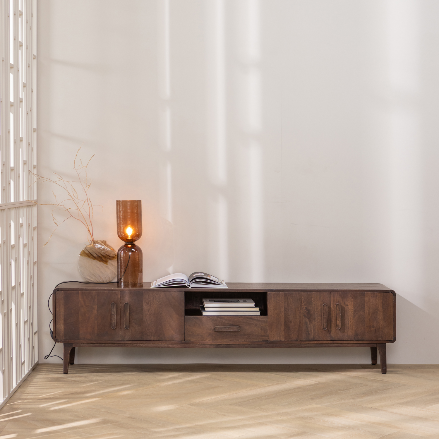RTV-Sideboard LIYA aus Mangoholz