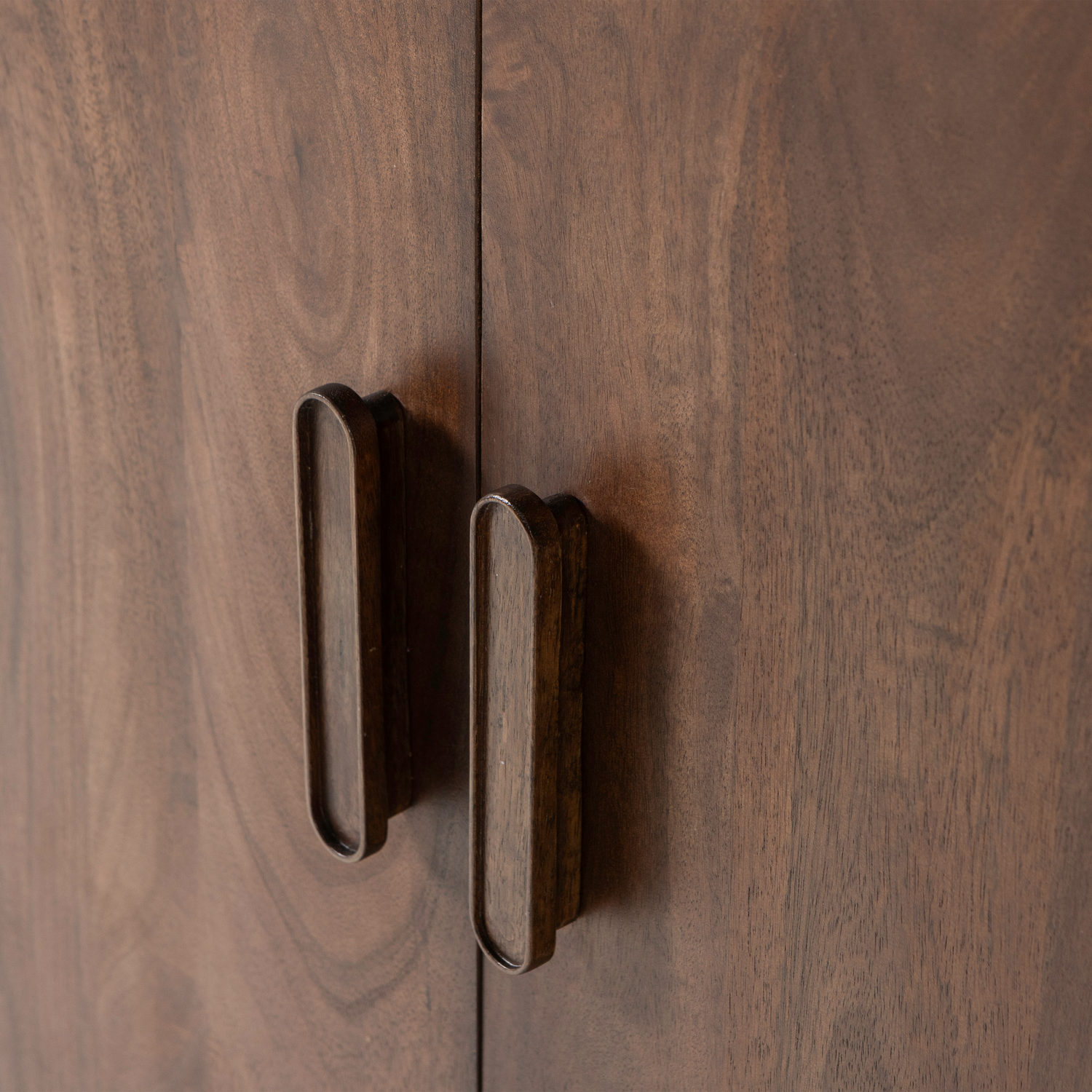 LIYA Mango Wood Wardrobe