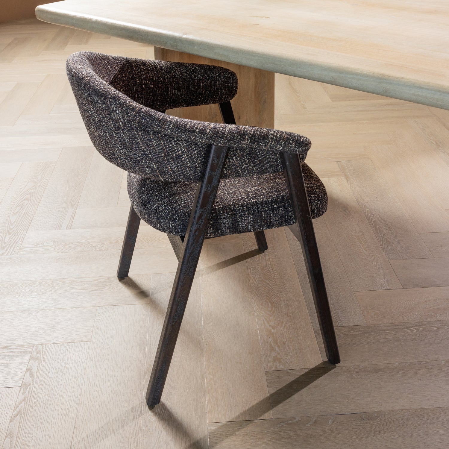 Sessel mit Armlehnen TUNAR dunkelbraun mit dunkelbraunem Holzgestell