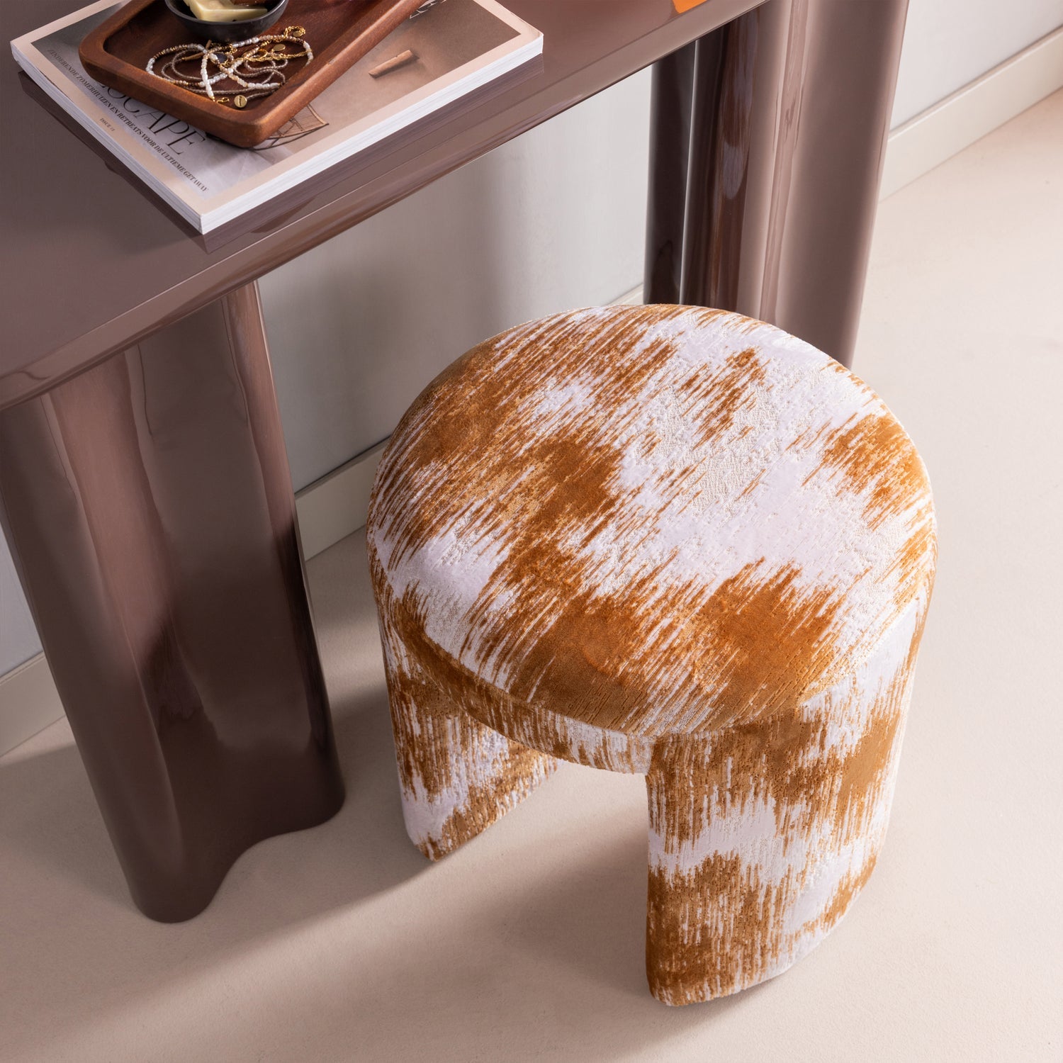 Hocker CHARLIE karamel met beige