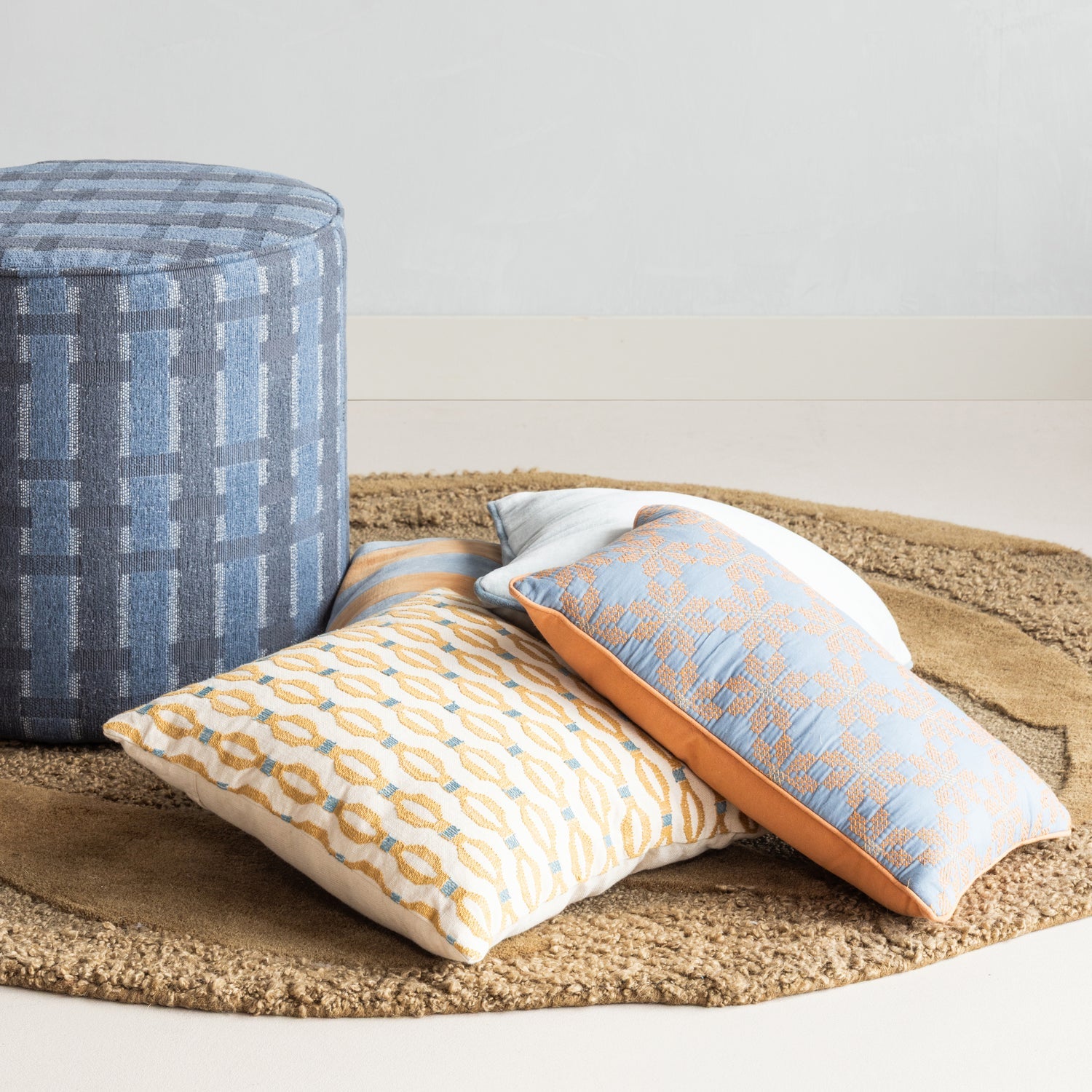 Gray SARLI Pouf with Blue
