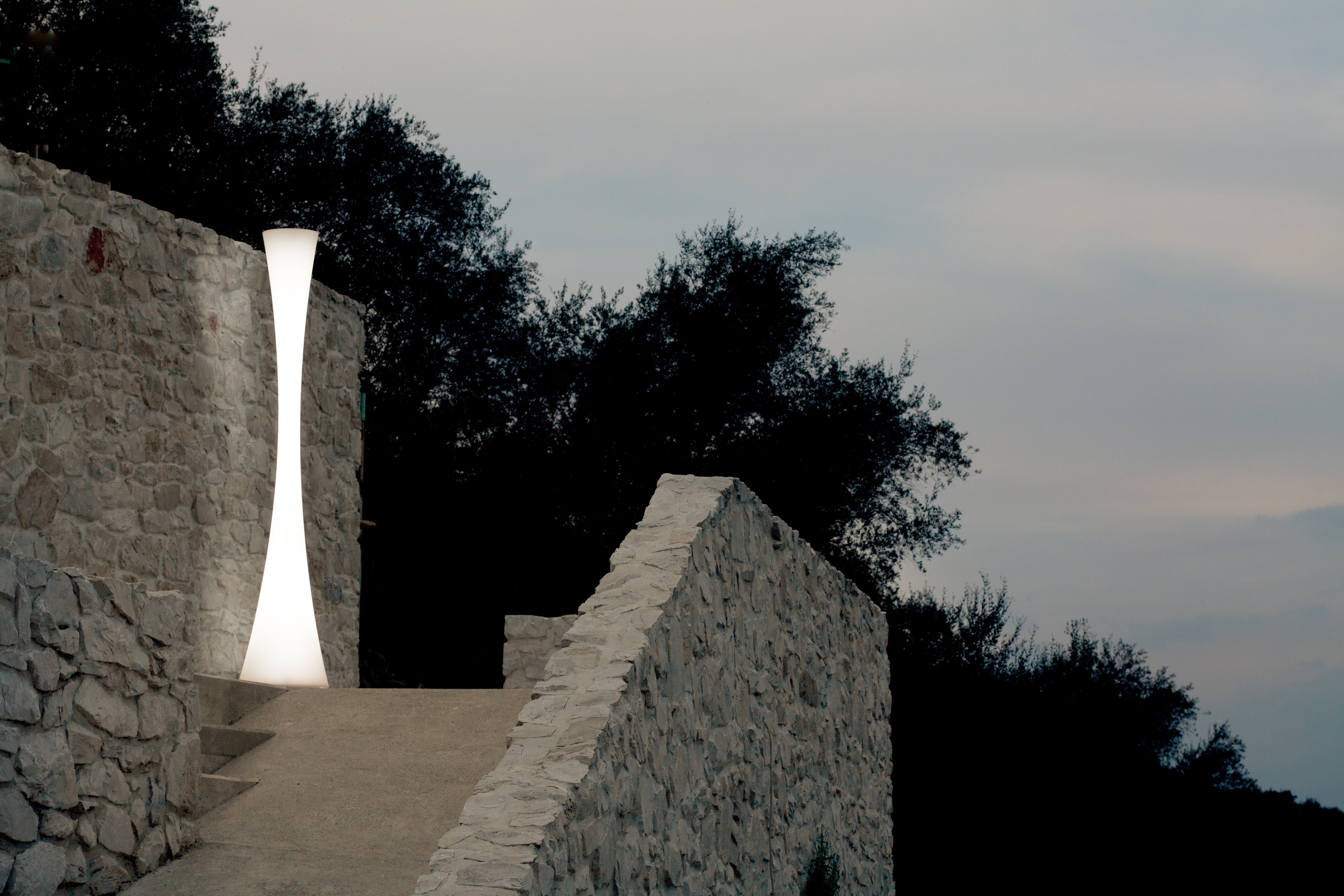 BICONICA Vloerlamp in glanzend wit