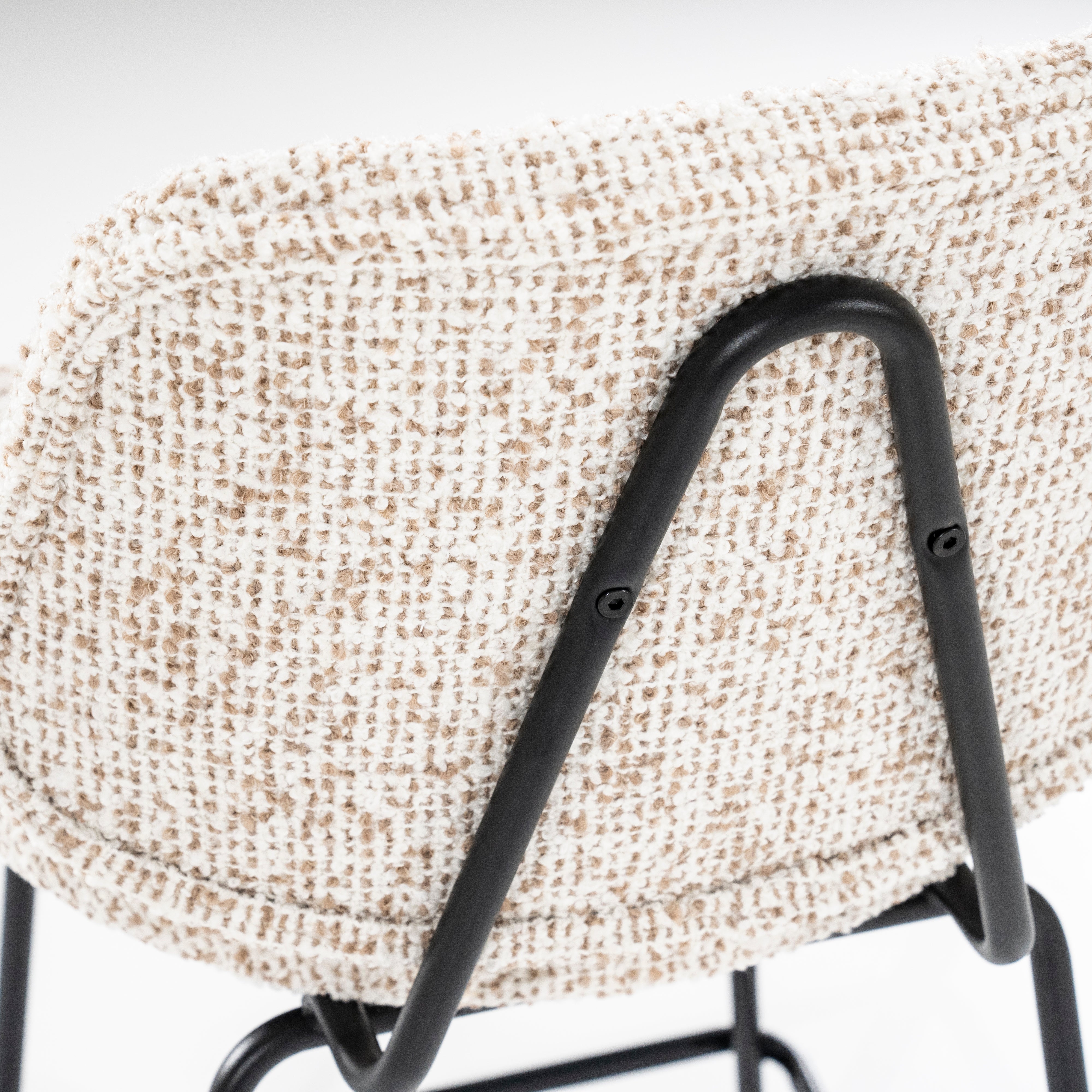 Hocker JON beige met zwarte basis