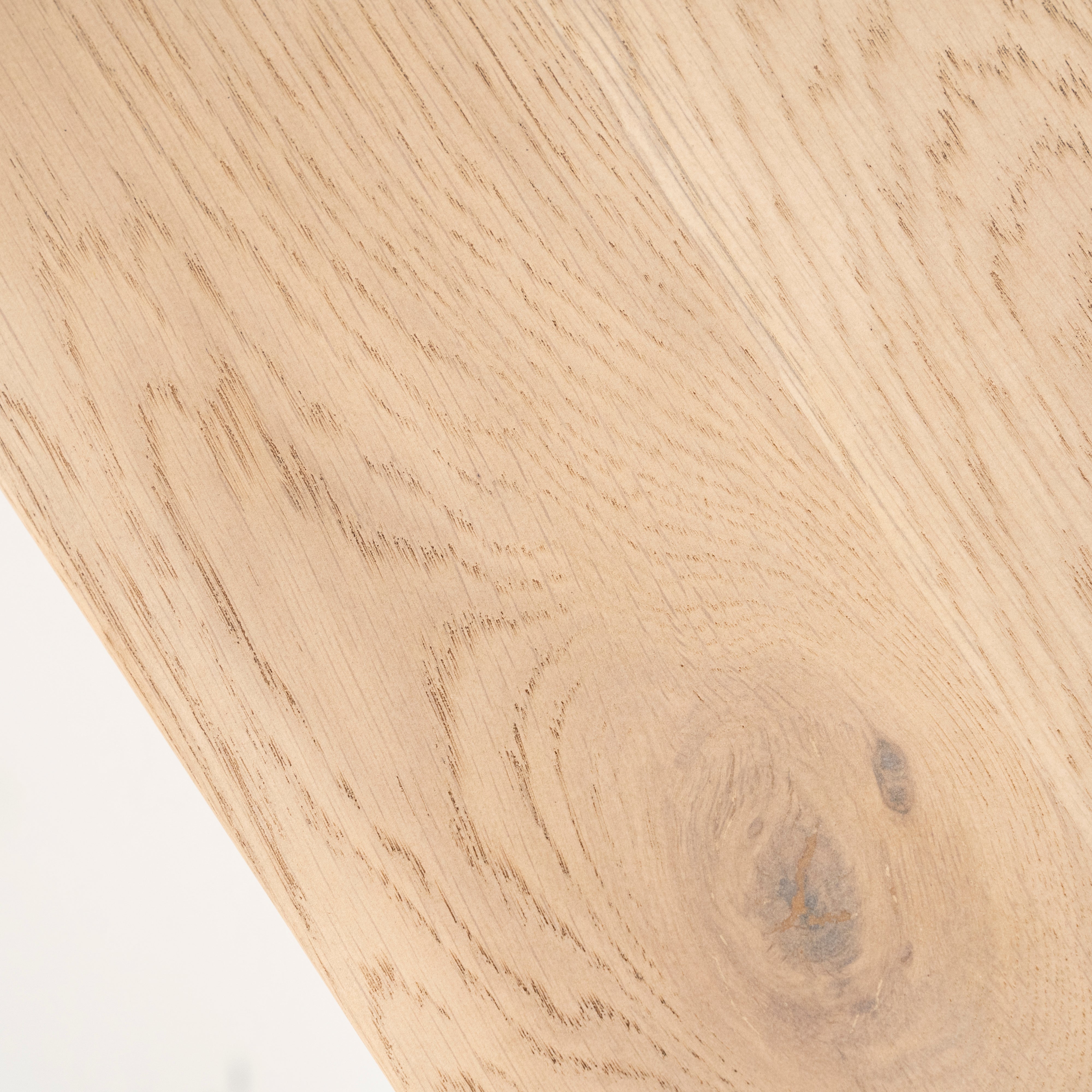 SELBU RTV-kast eikenhout