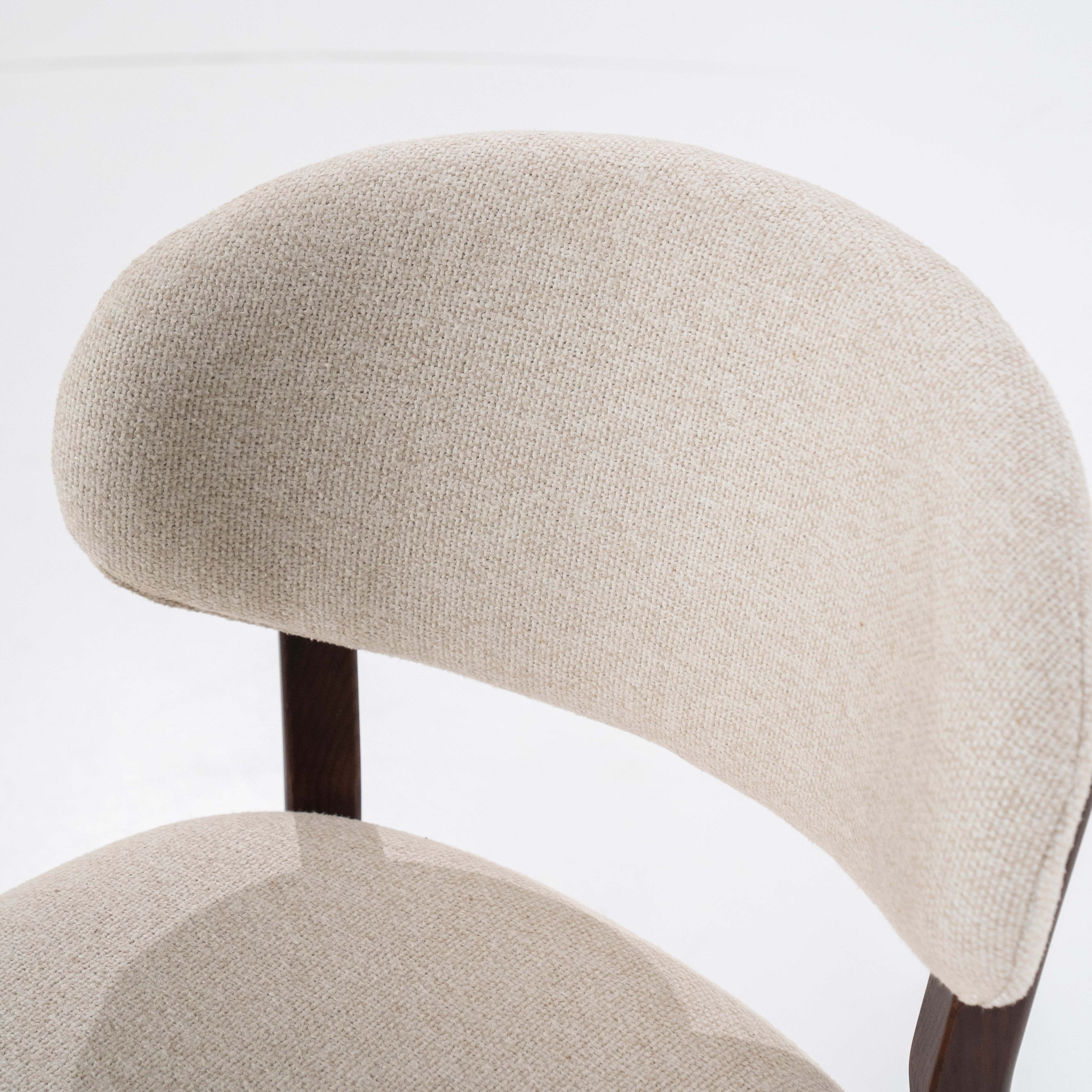 Hocker MIKKY beige mit dunklem Eichenfuß