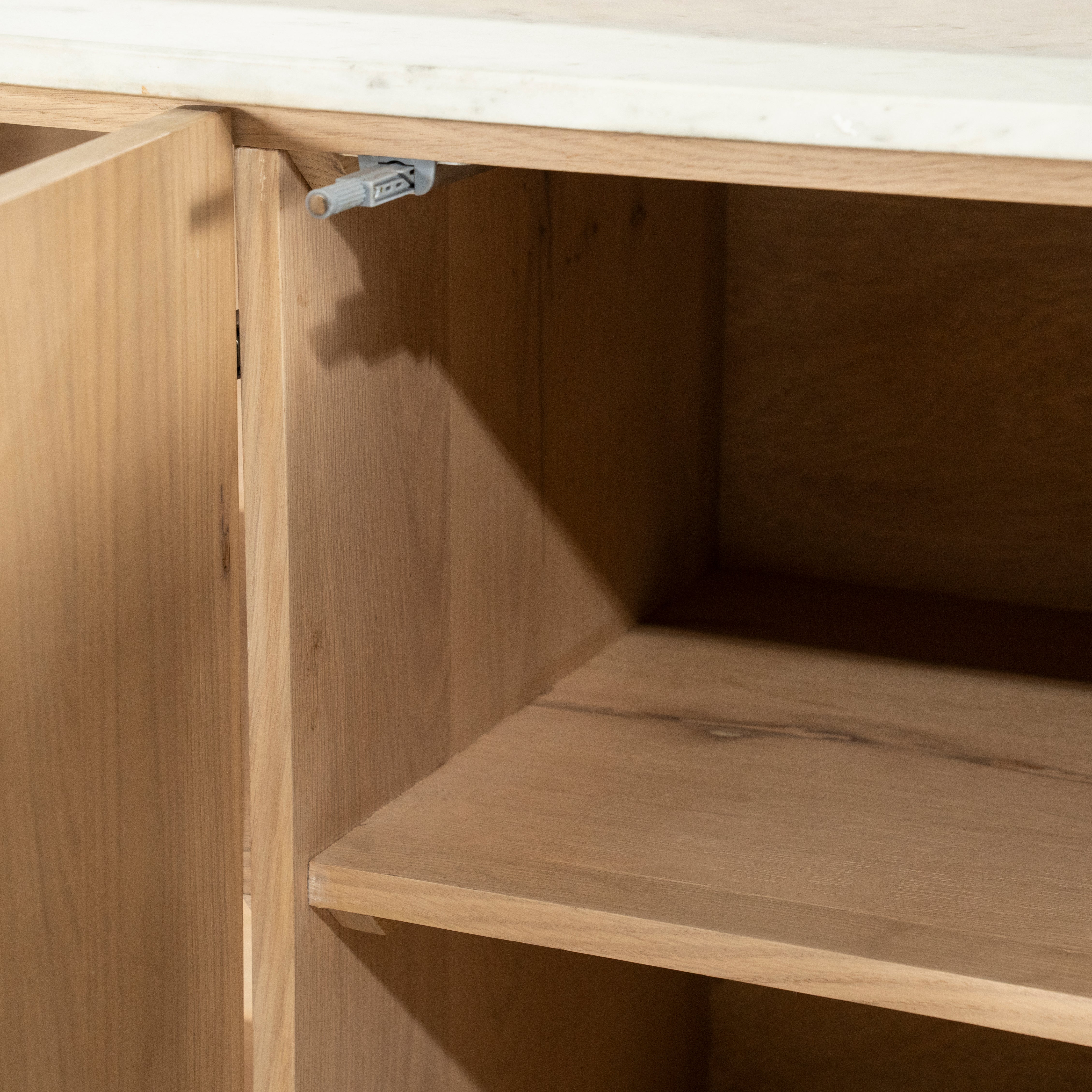 Dressoir DON van eikenhout met een marmeren blad
