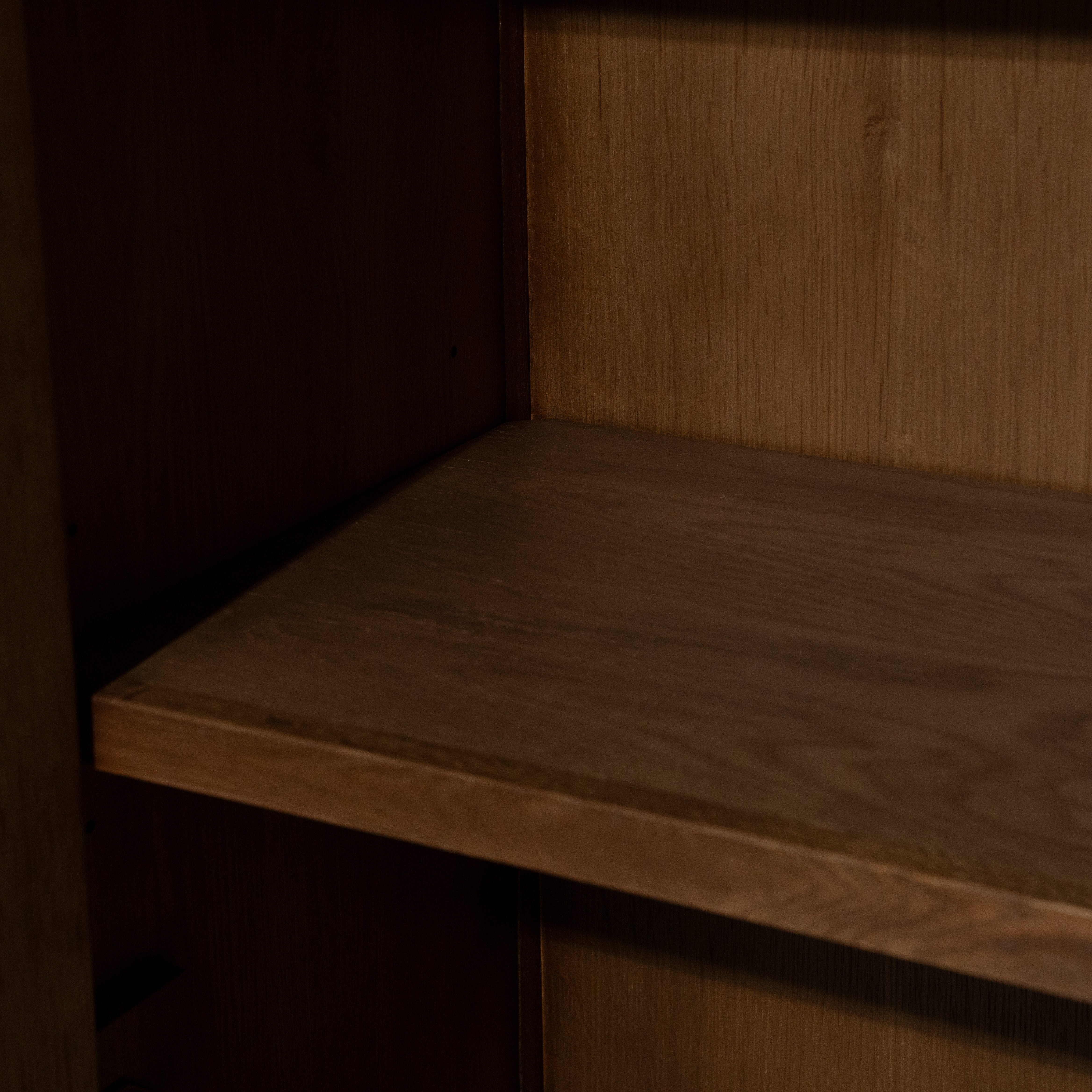 Kast JAKE donker eikenhout