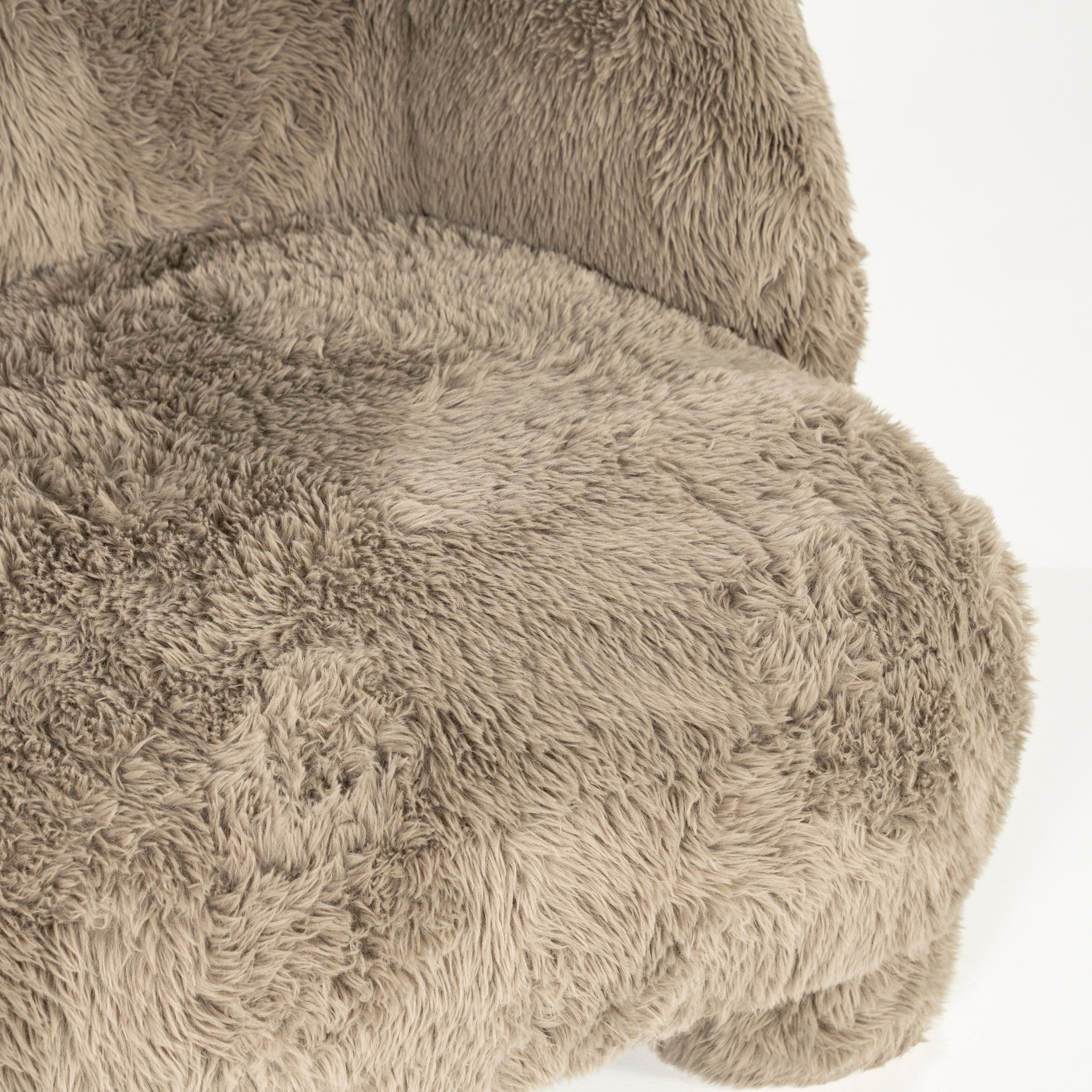 Fauteuil SAMSON met taupekleurige vacht