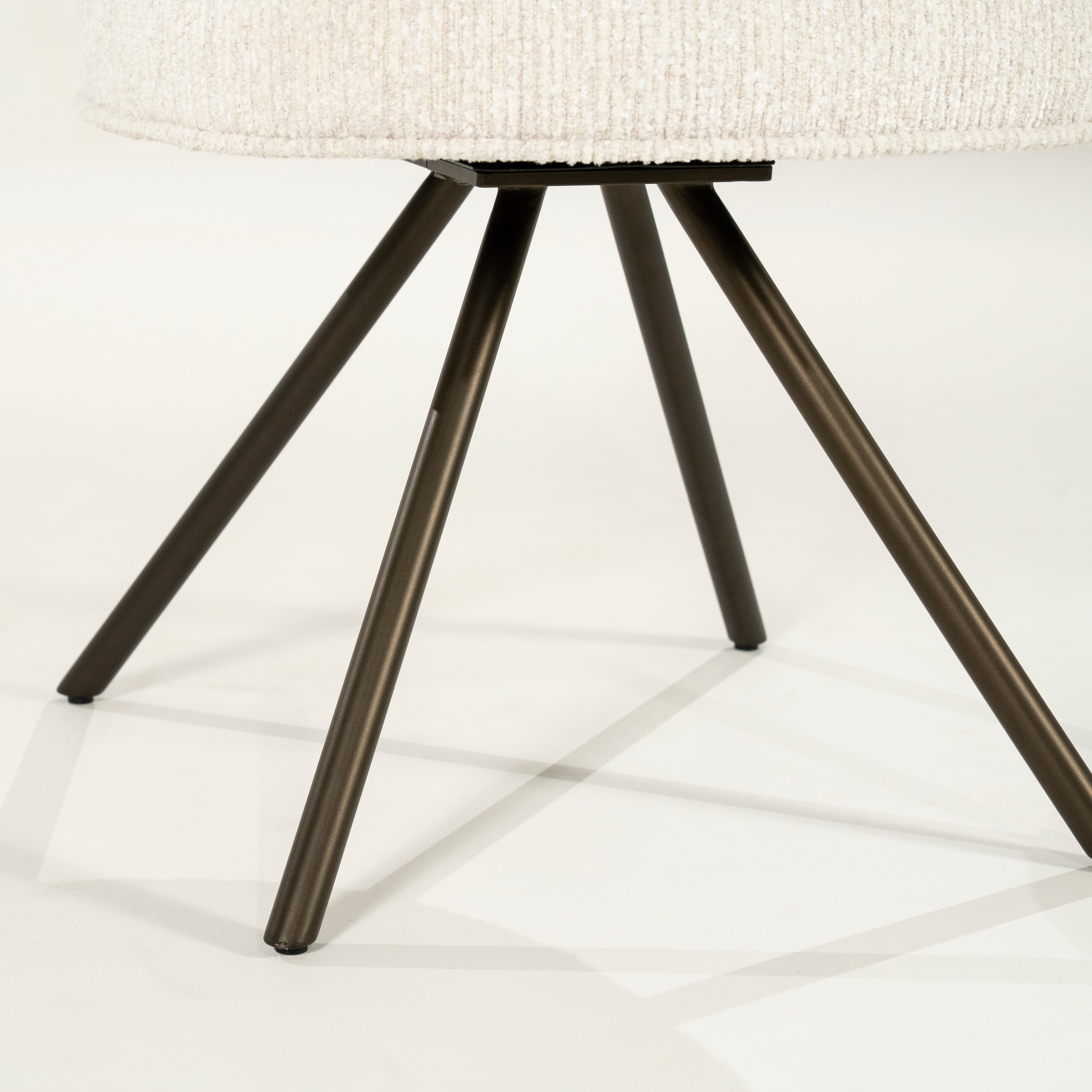 Krzesło obrotowe JAYSON beżowy z ciemnobrązową podstawą