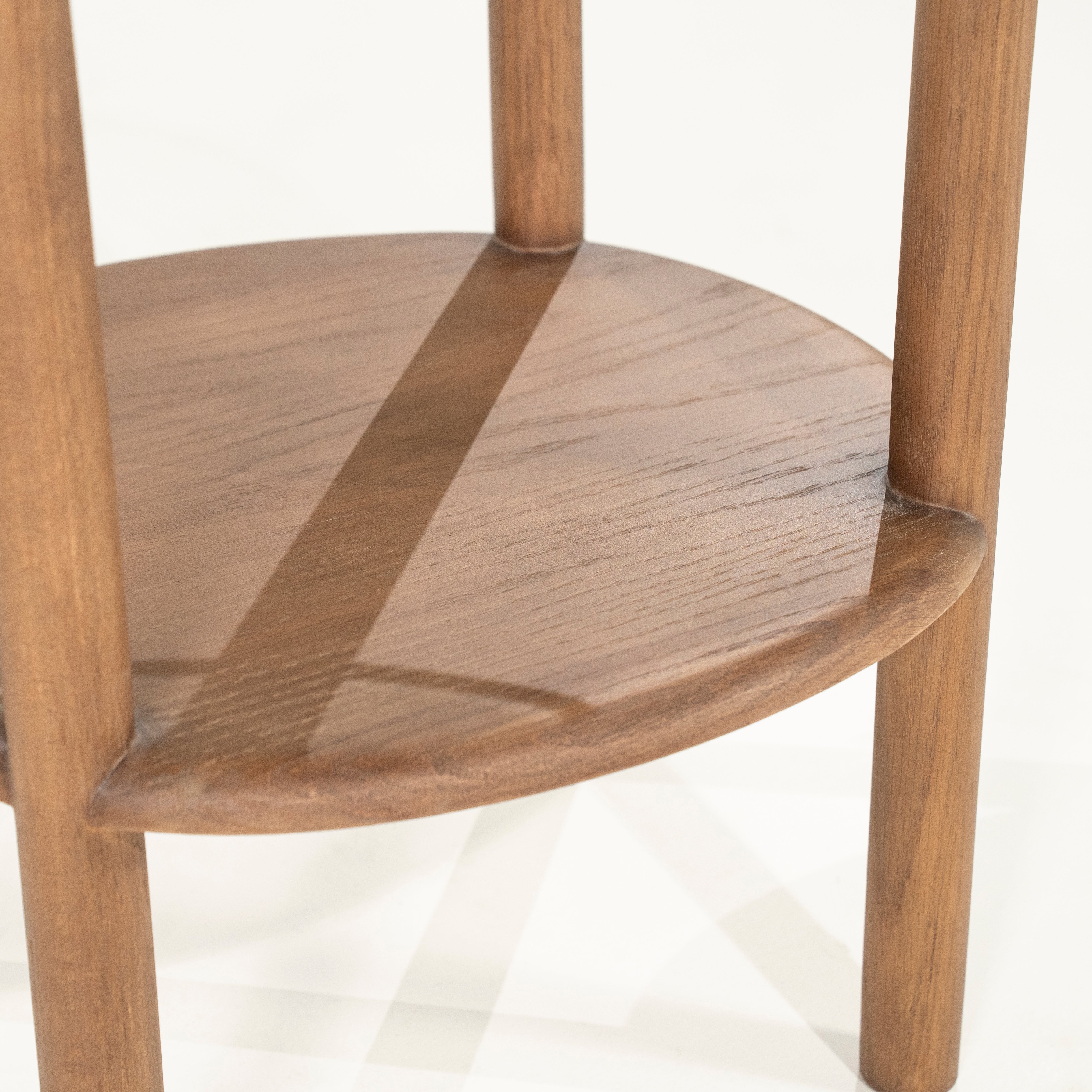 Beistelltisch CLEO dunkles Eichenholz mit Glasplatte