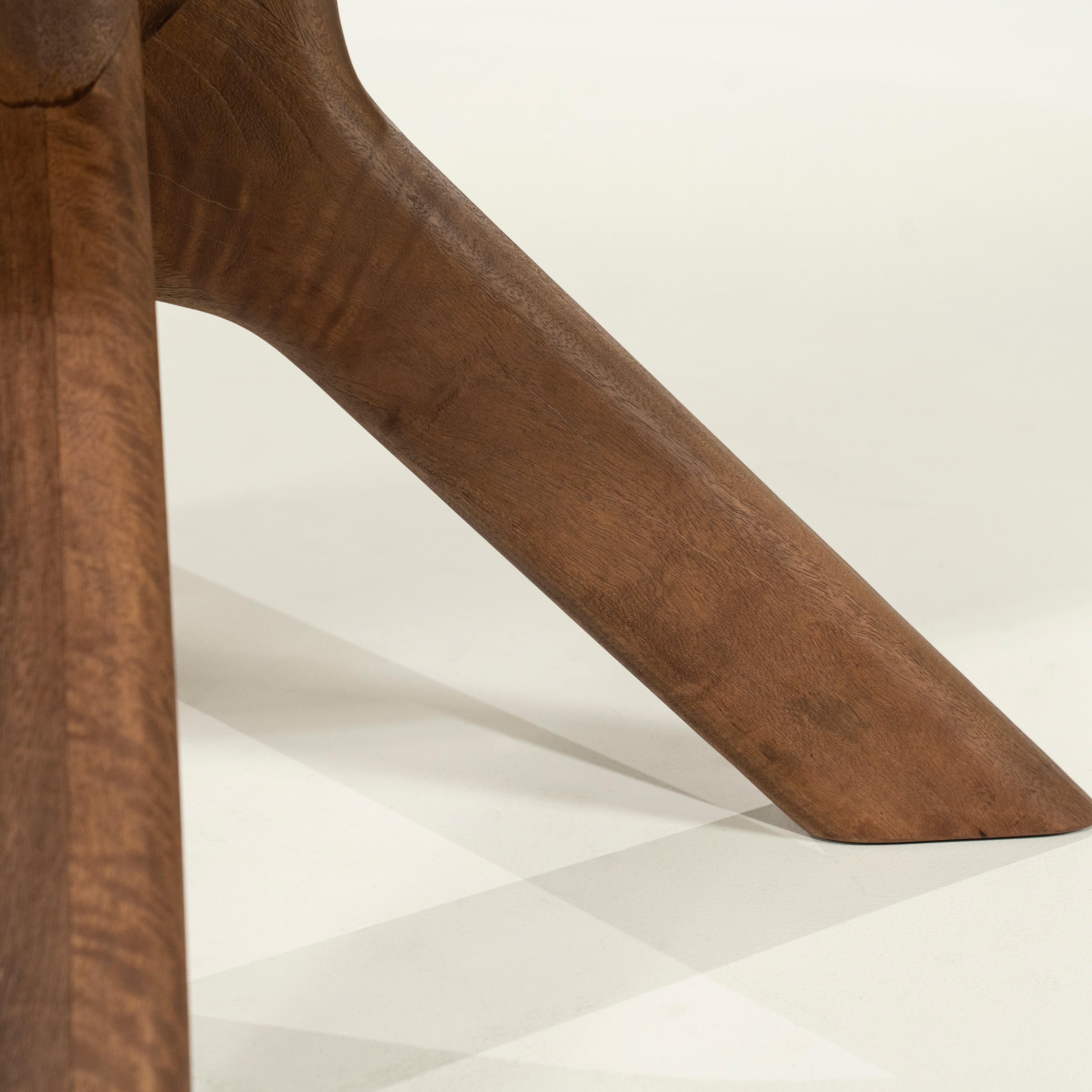 Stół okrągły TYCHO ciemne drewno mango