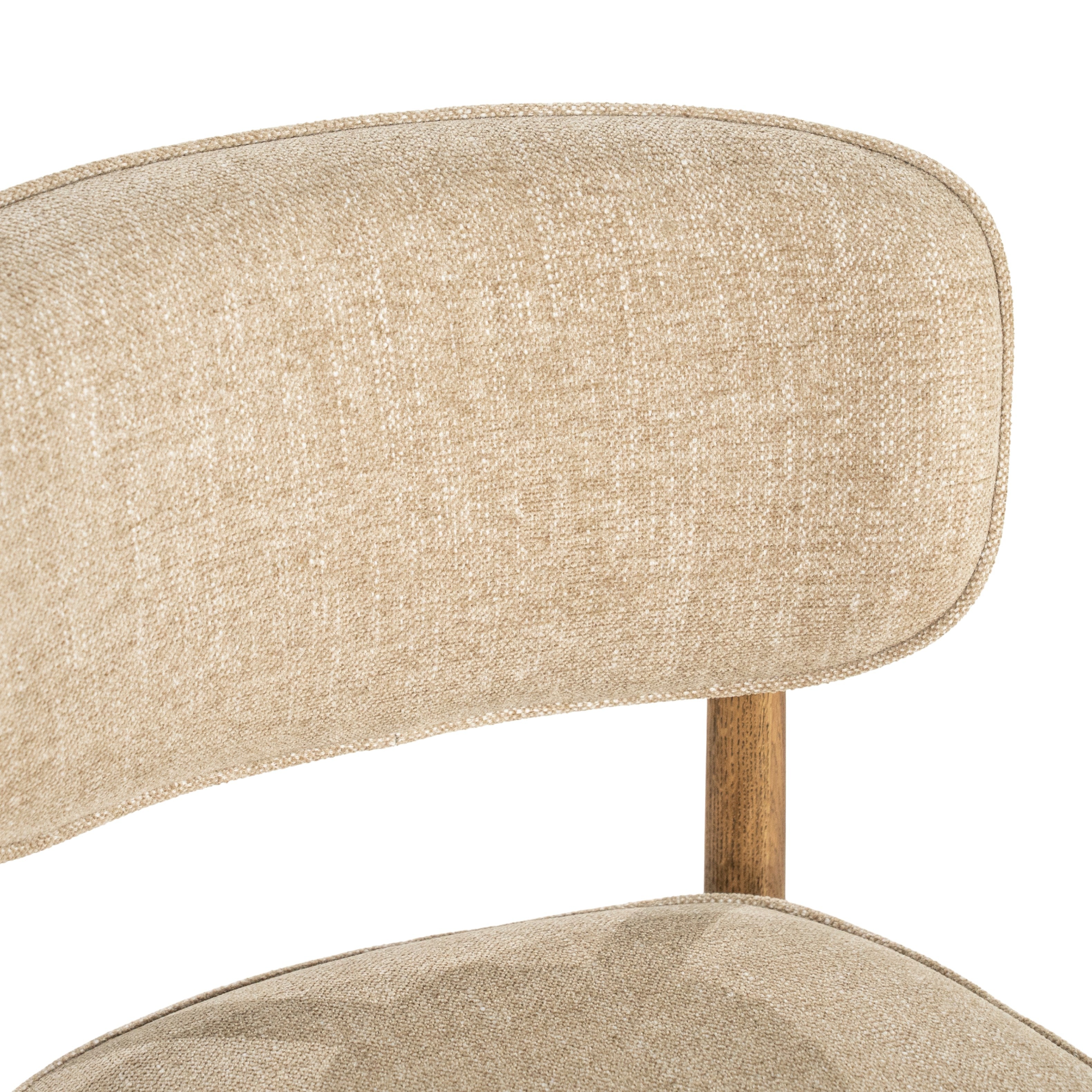 Beige RUNE stoel met een eikenhouten basis