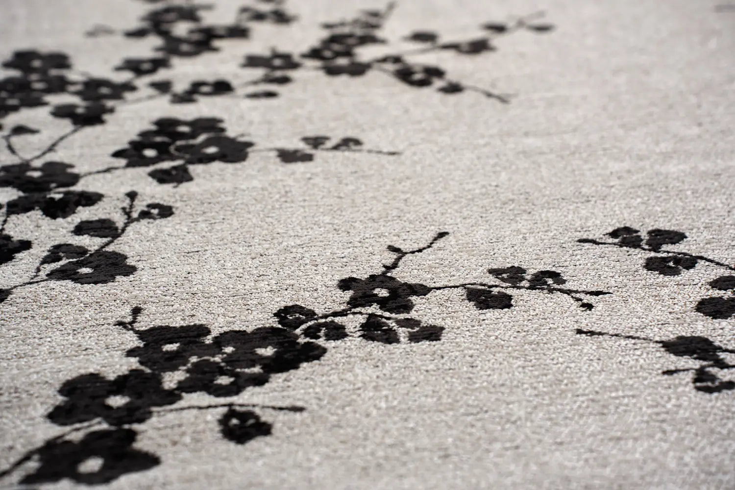 Ovale tapijt SAKURA wit met zwart