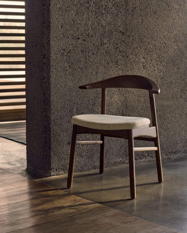 TIMONS Stuhl, beige Chenille, Untergestell aus dunkler Eiche