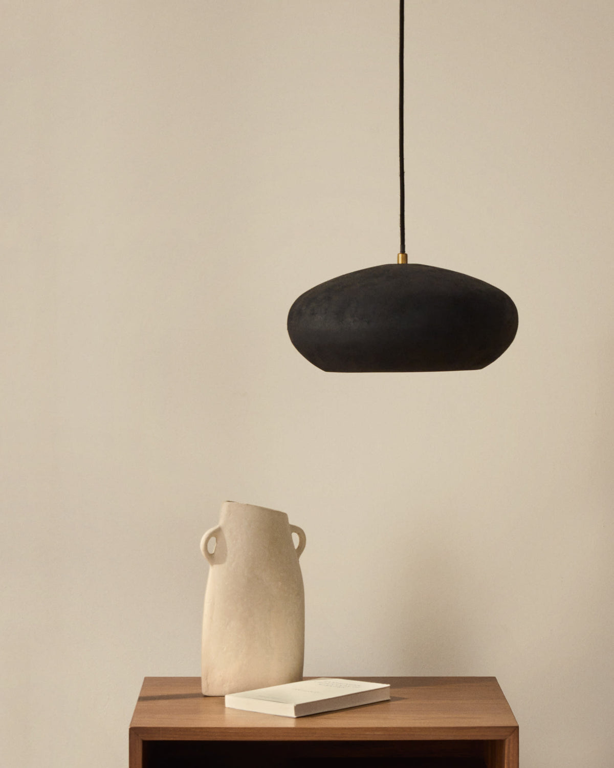 Lampa wisząca INDA czarny metal – ujęcie 2