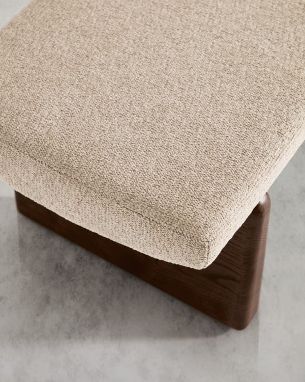 TOPAZ beige Chenille-Bank mit dunklem Eschenholzgestell