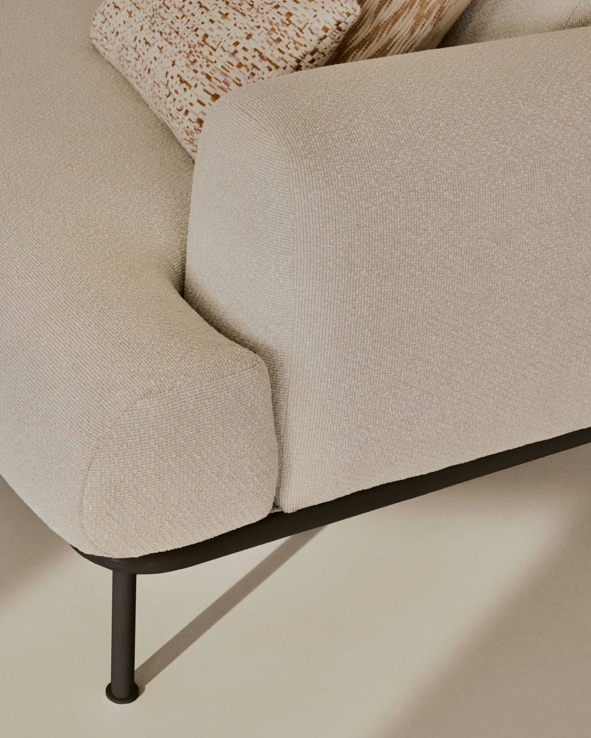 Sofa 3-zits AURUM ecru chenille met donkergrijze basis