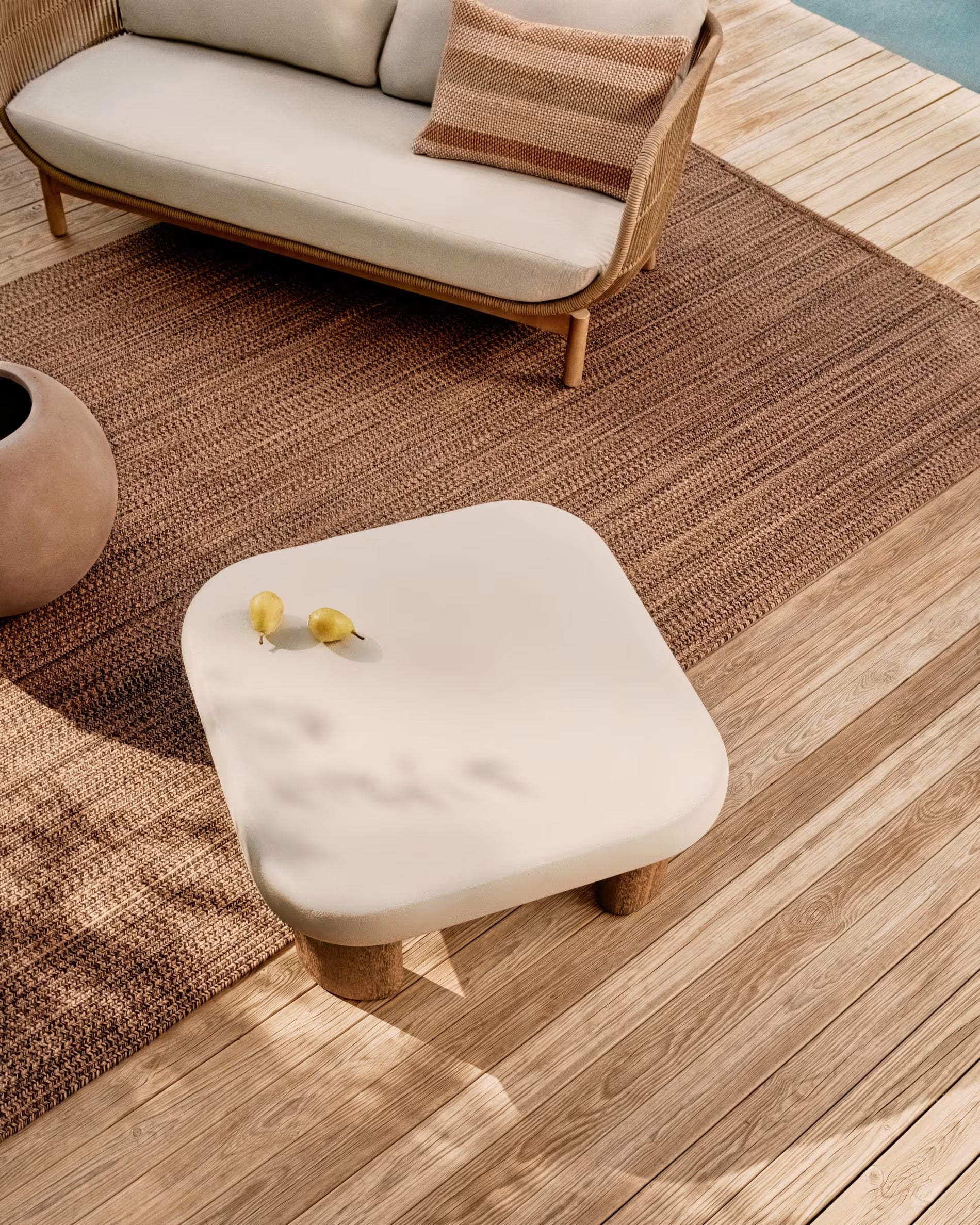 Buiten koffie tafel LABRA cement en acaciahout