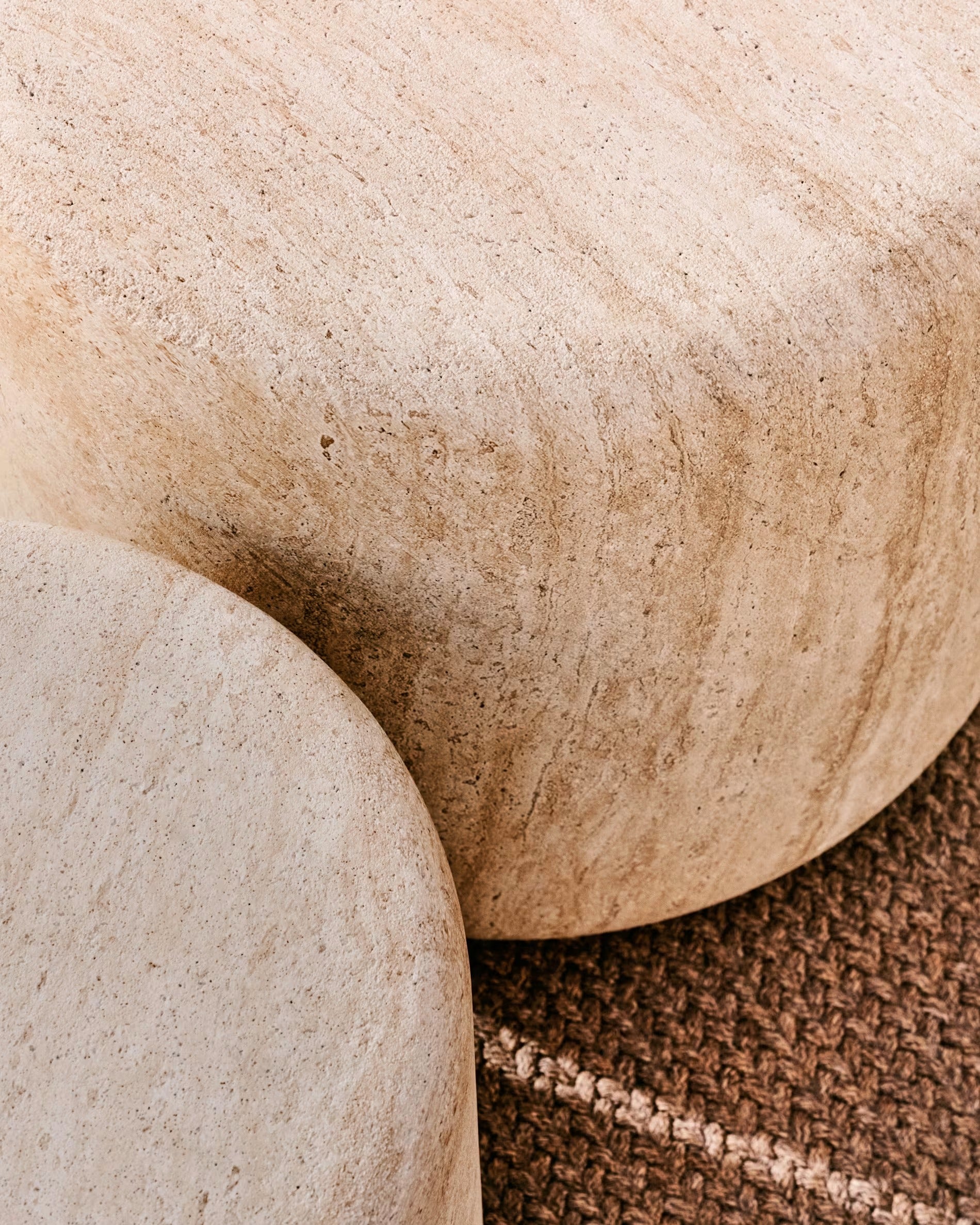 DRASI Gartentisch Zement mit Travertin-Imitation 