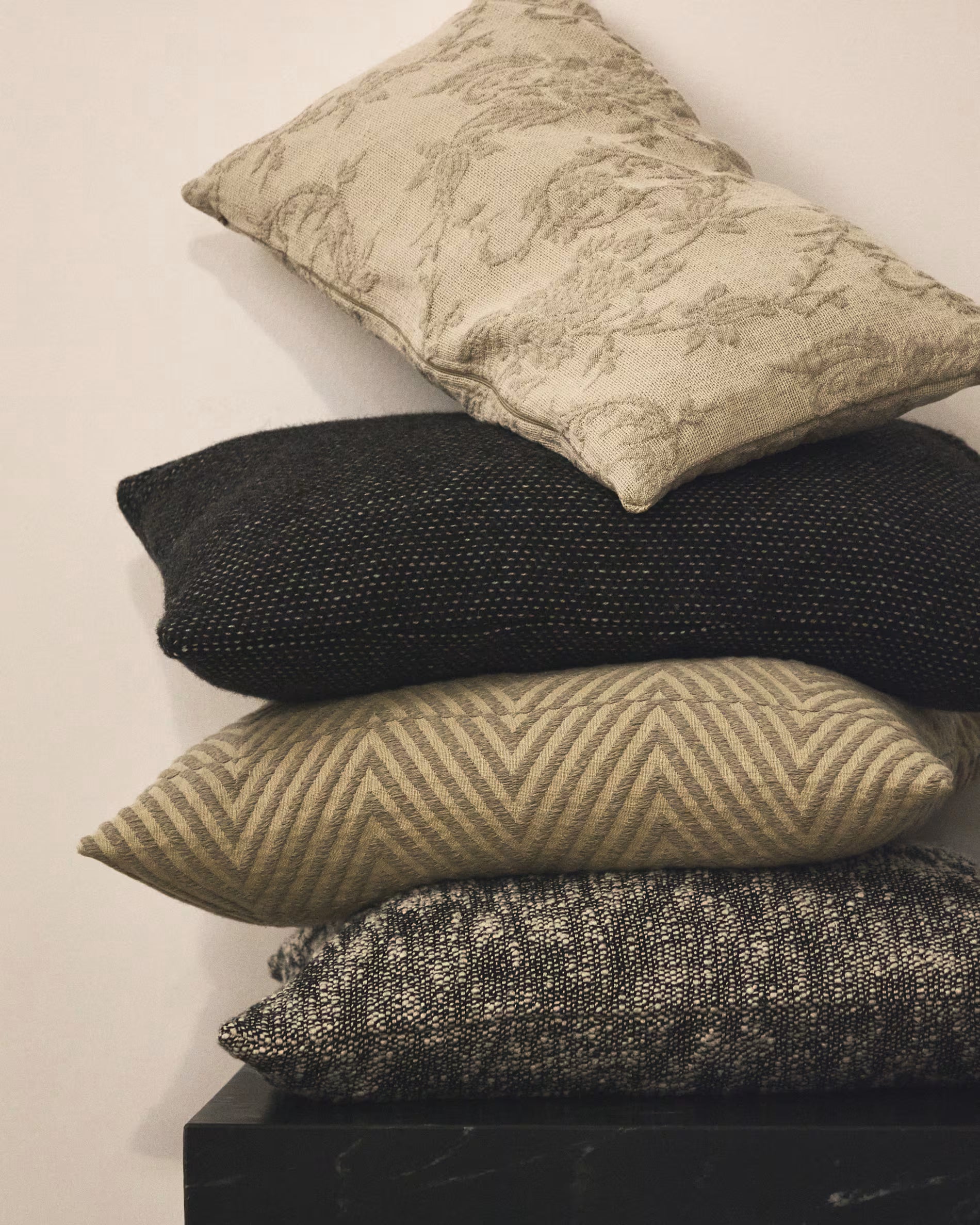 Kissenbezug MEVINA weiß mit schwarz