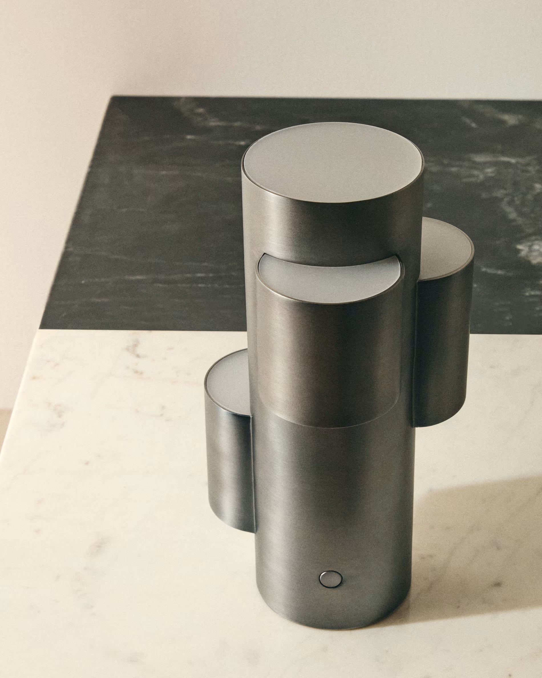 Tragbare Lampe ADRINA dunkelgrau gebürstetes Metall