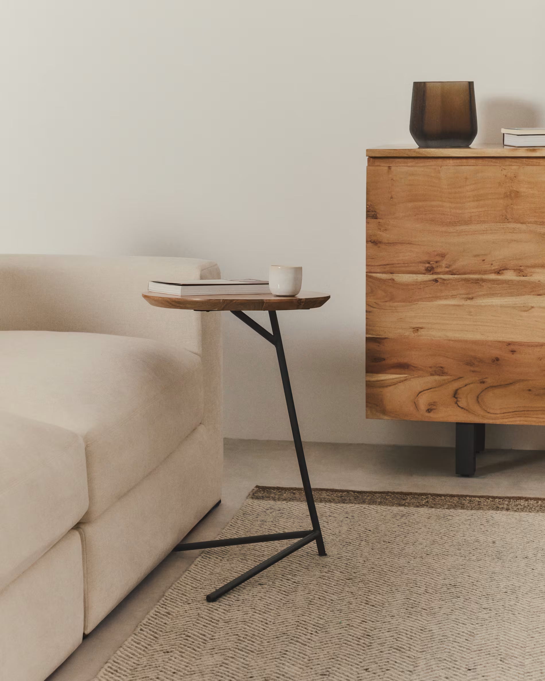 Zestaw stolików VINTARA lite drewno akacjowe z czarną podstawą