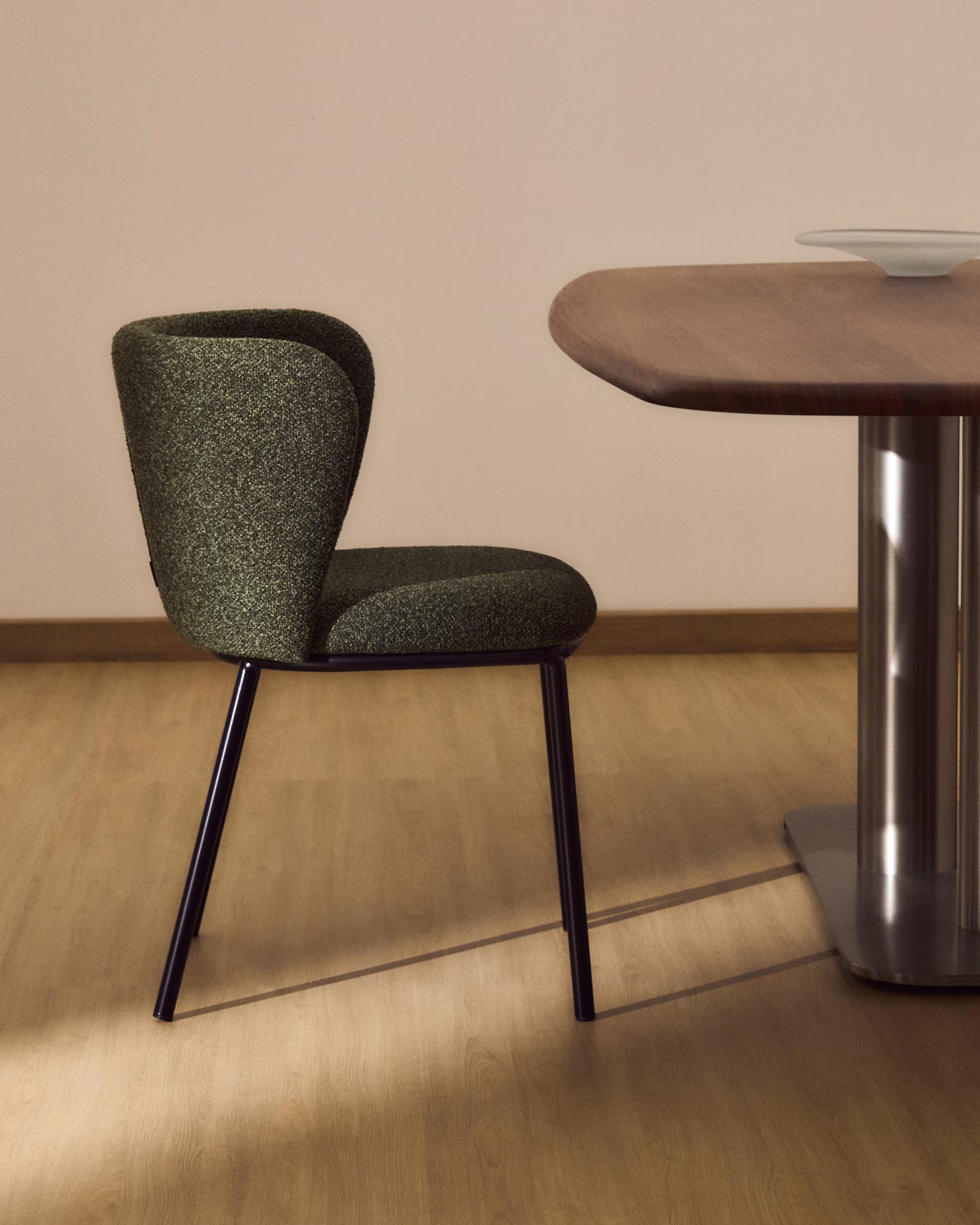 Stuhl CISELIA dunkelgrüner Chenille mit schwarzem Gestell