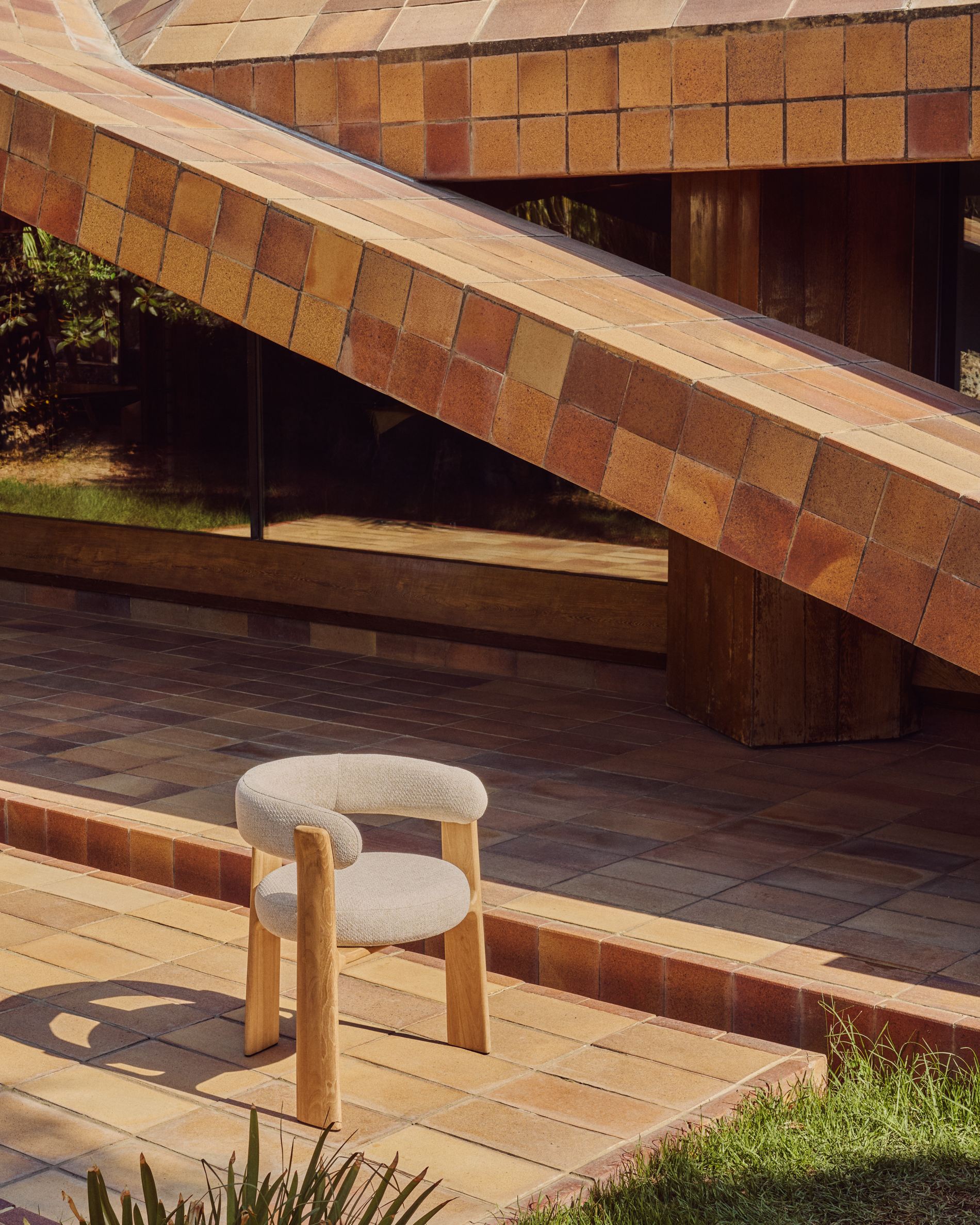 Gartenstuhl GRANITE beige mit Teakholz-Finish