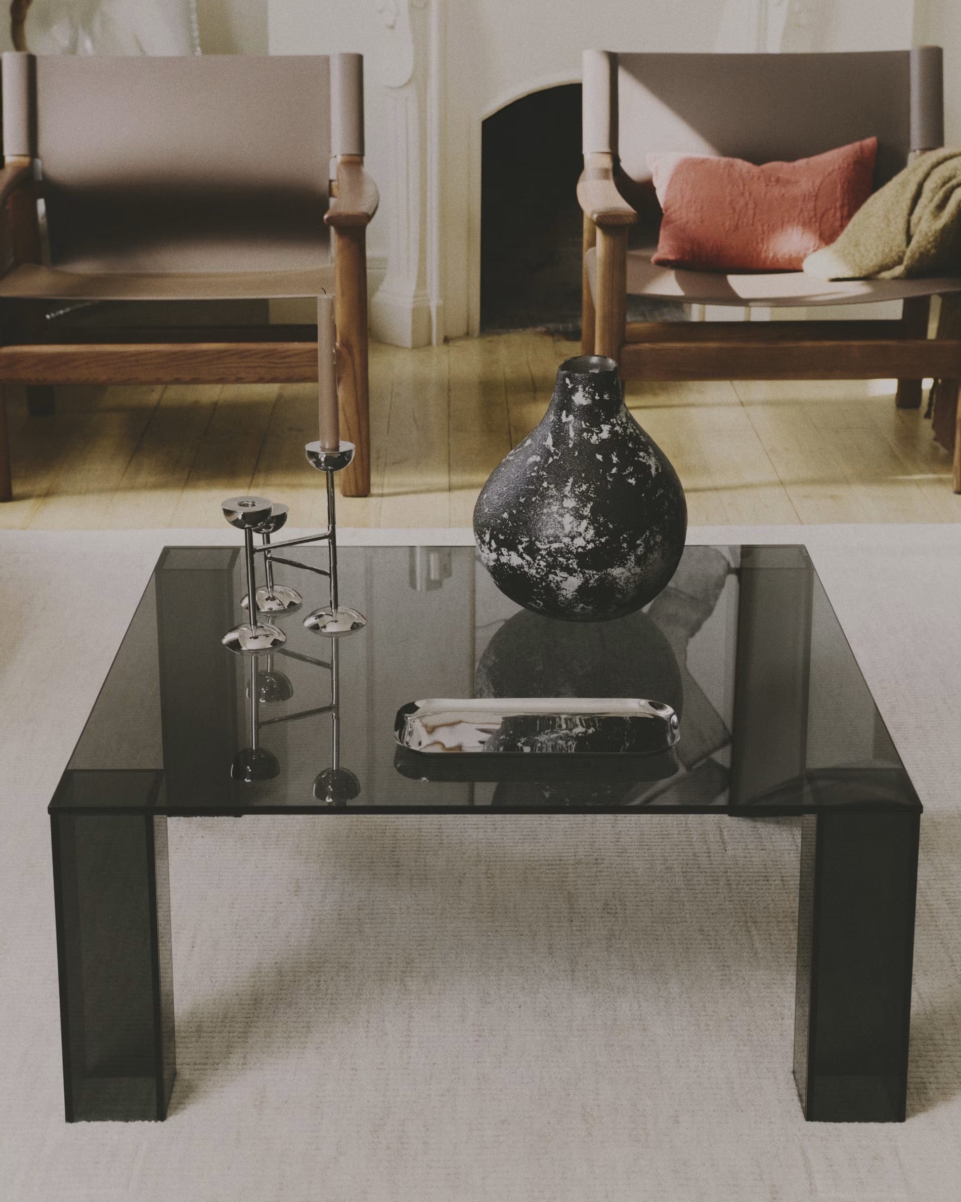 Quadratischer Couchtisch ADULARIA aus dunkelgrauem gehärtetem Glas