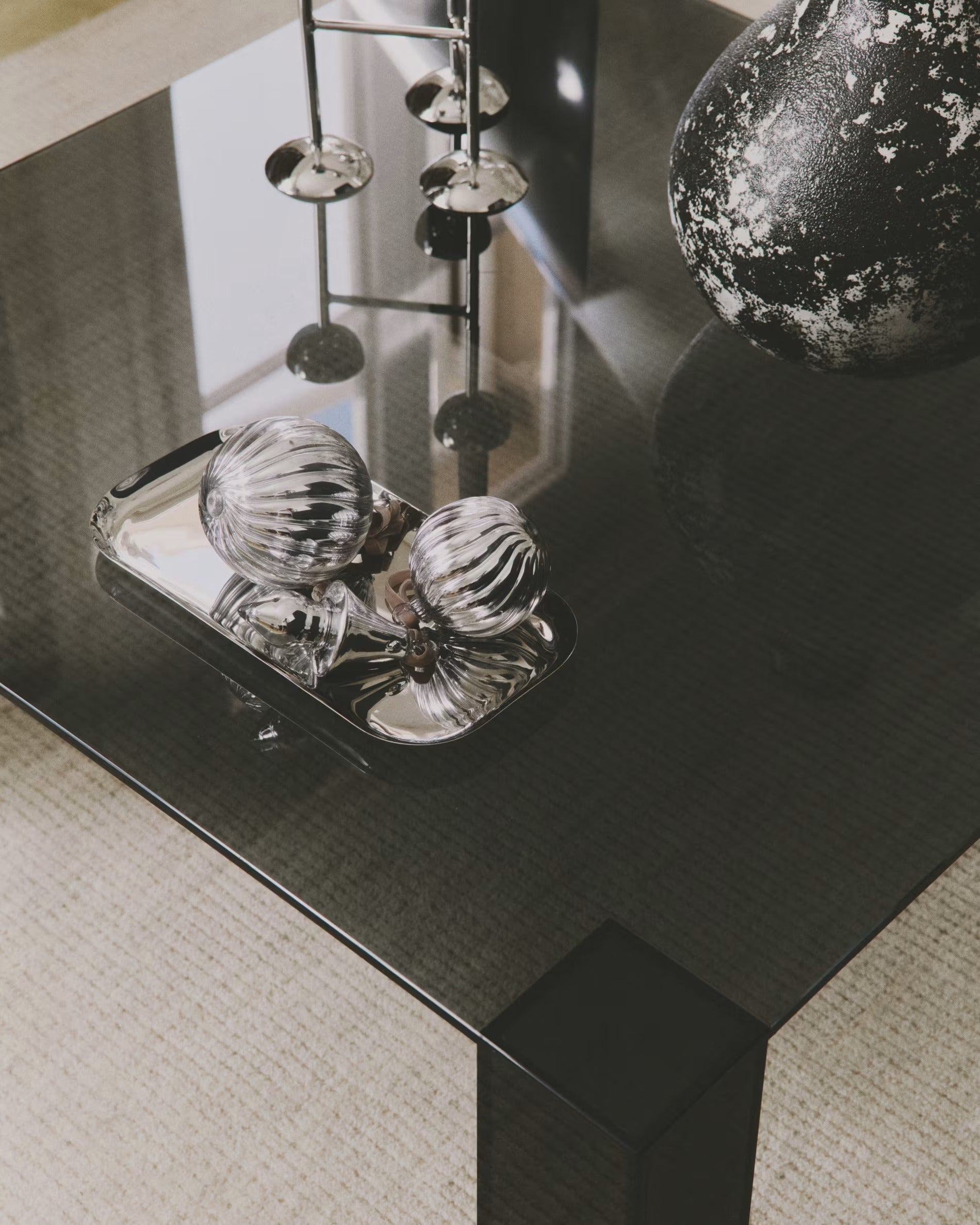 Vierkante salontafel ADULARIA donkergrijs gehard glas