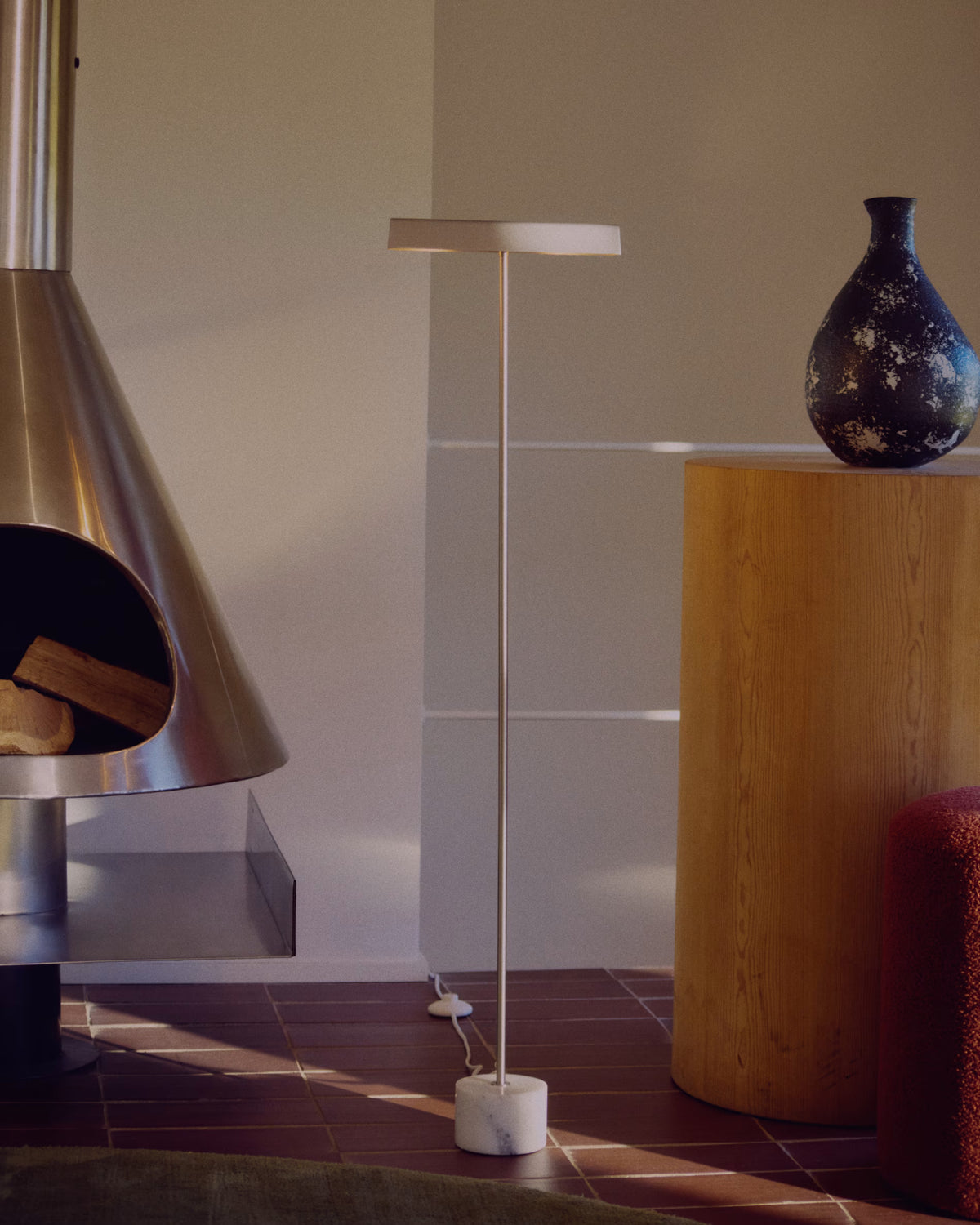 Vloerlamp LYNOR zilver met witte marmeren voet