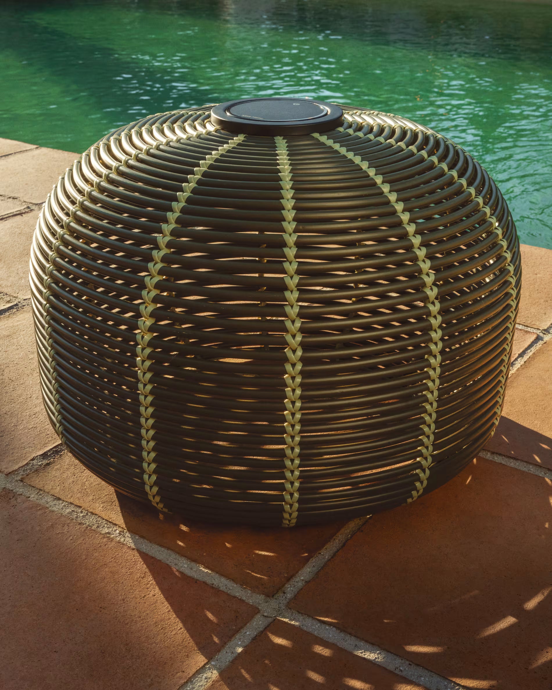 Solar-Gartenlampe GAROINA grüner synthetischer Rattan